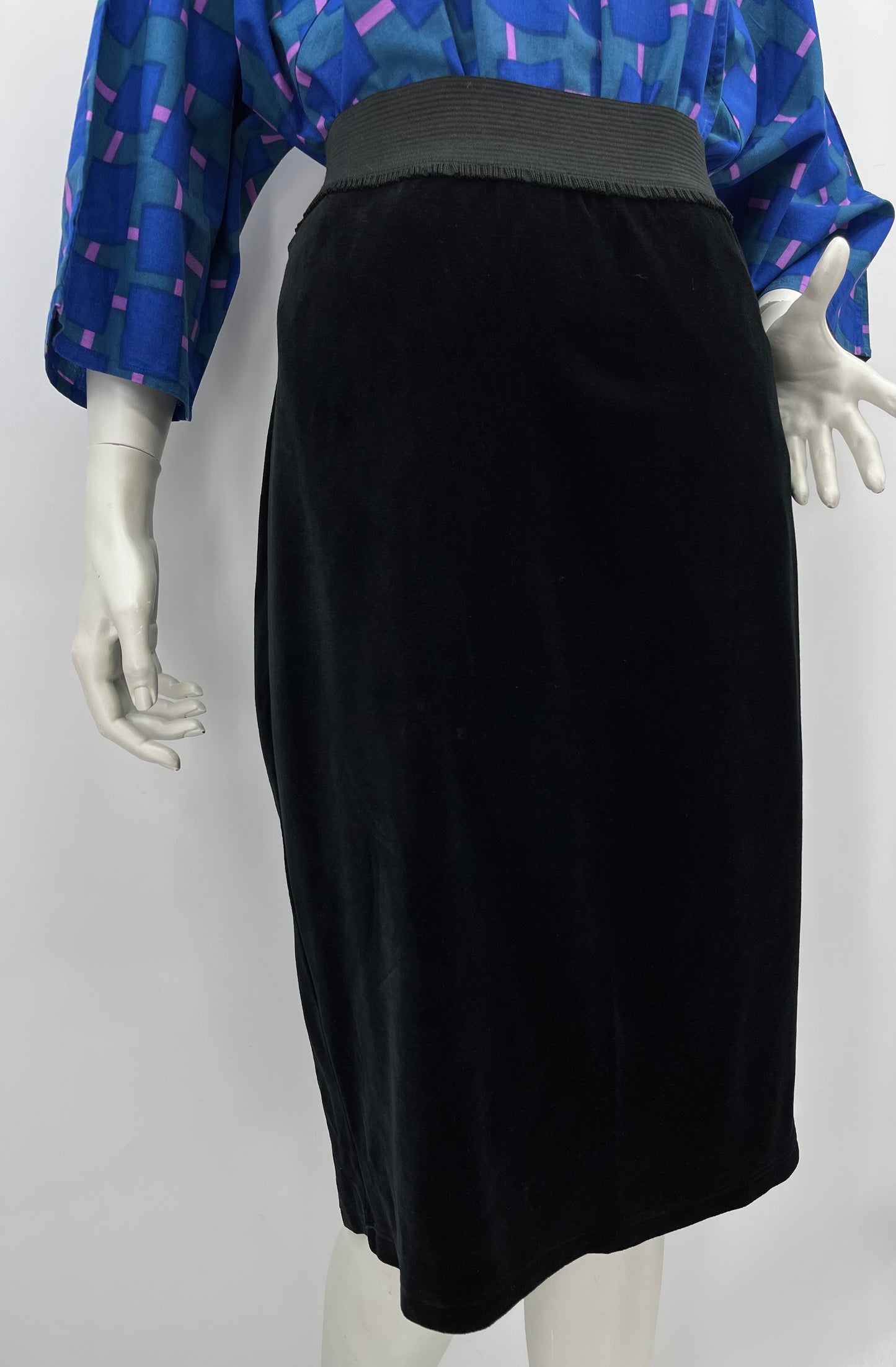 Marimekko, musta samettihame, 2000-luku, vyöt.ymp. 88-106cm, kokoarvio 44