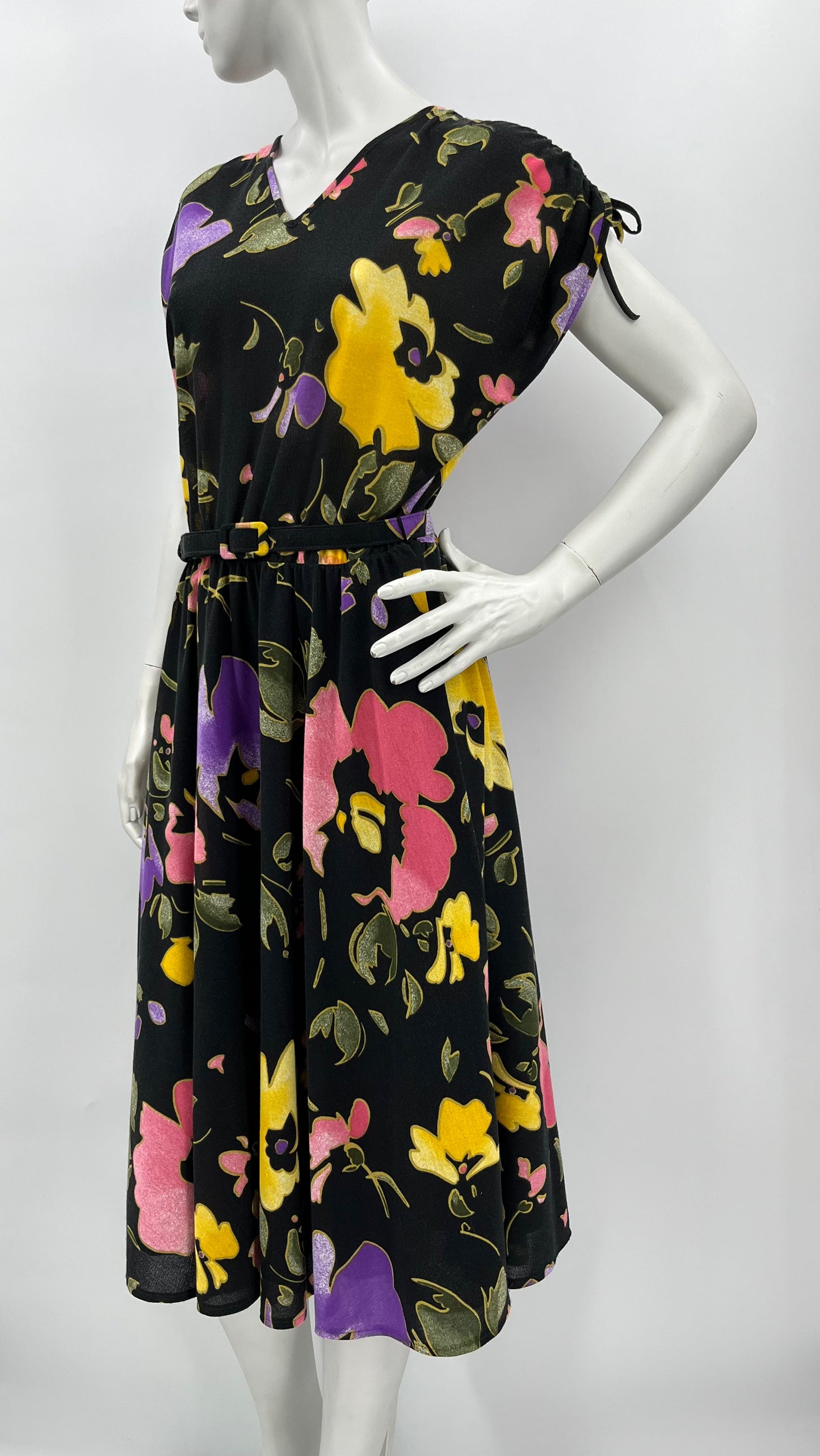 FinnKarelia, musta kukkakuvioinen mekko, 80-90-luku, koko 40