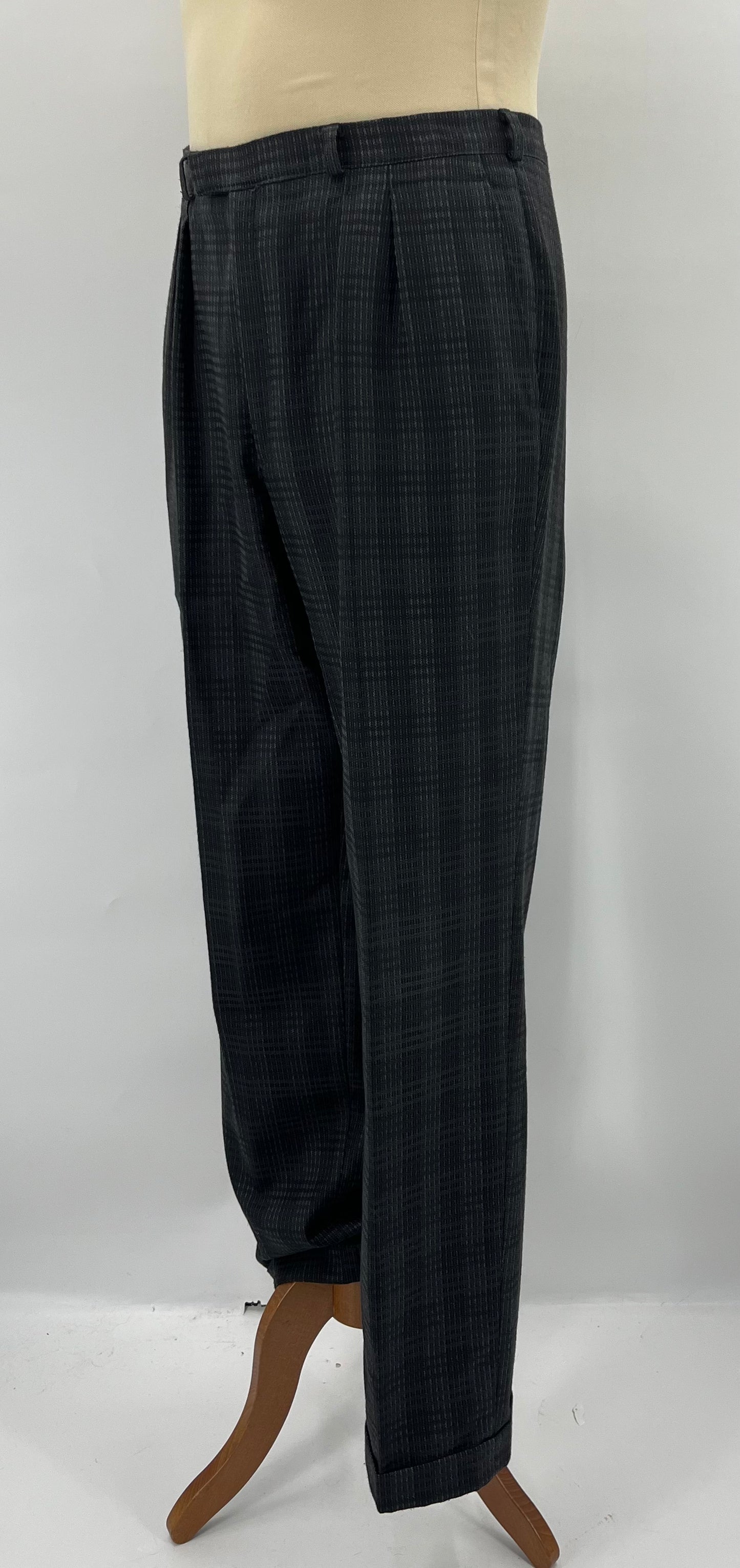 Tuomi, mustaharmaat miesten housut, 70-80-luku, vyöt.ymp. 94cm