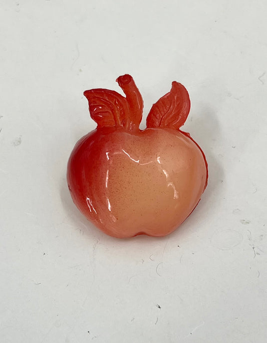 Punainen omena, rintakoru, 60-70-luku