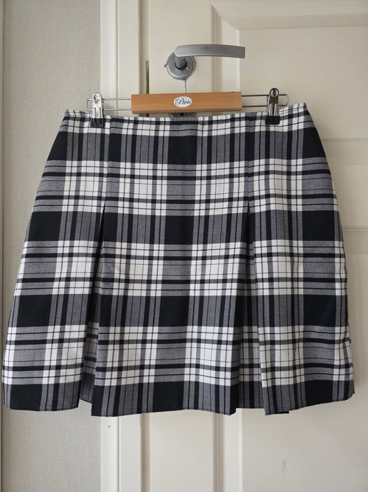 Mustavalkoinen lyhyt laskoshame 90-luvulta, vyöt.ymp. 80cm, koko 38-40