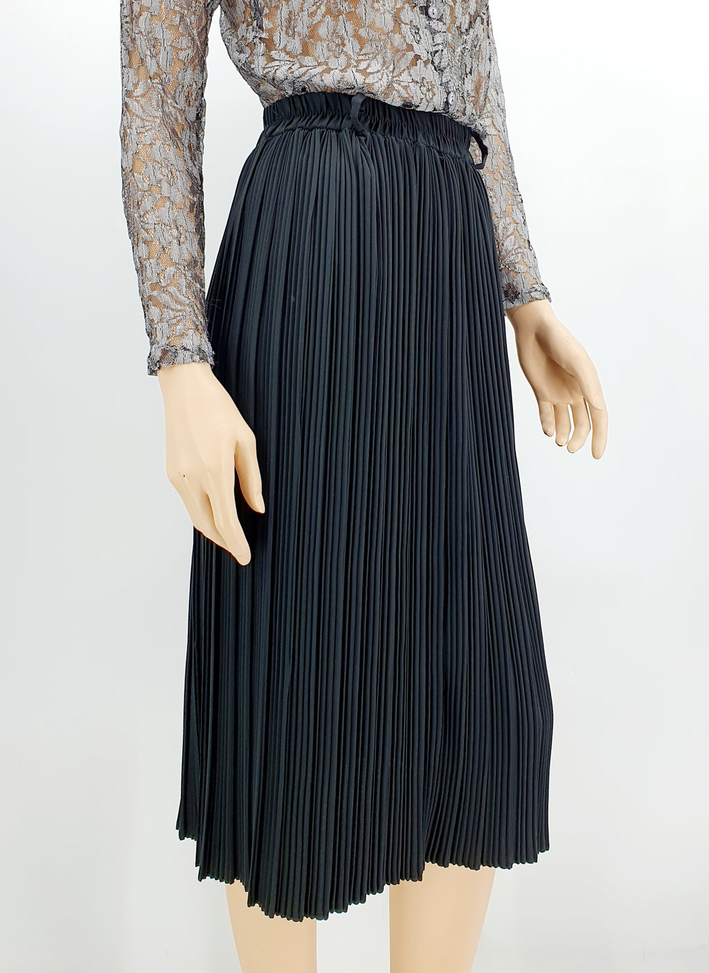 Black pleated skirt with elastic waist, 80s-90s, size 34-36-38