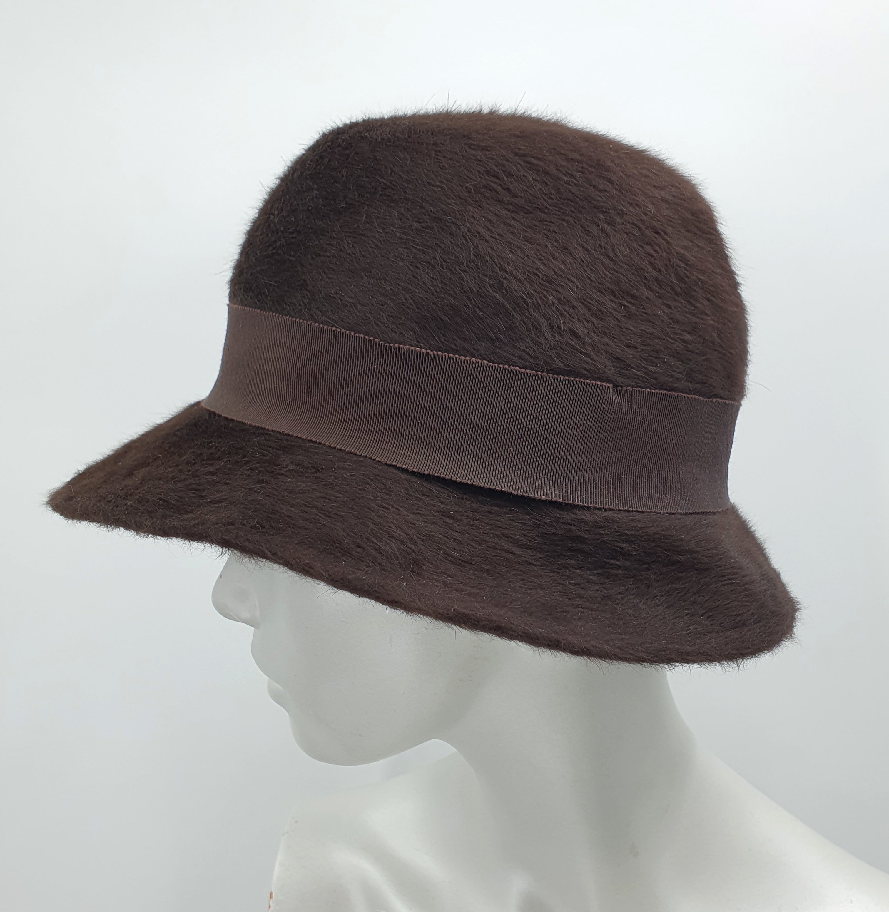 Women's felt hat from the 80s, color dark brown, unused, 55cm