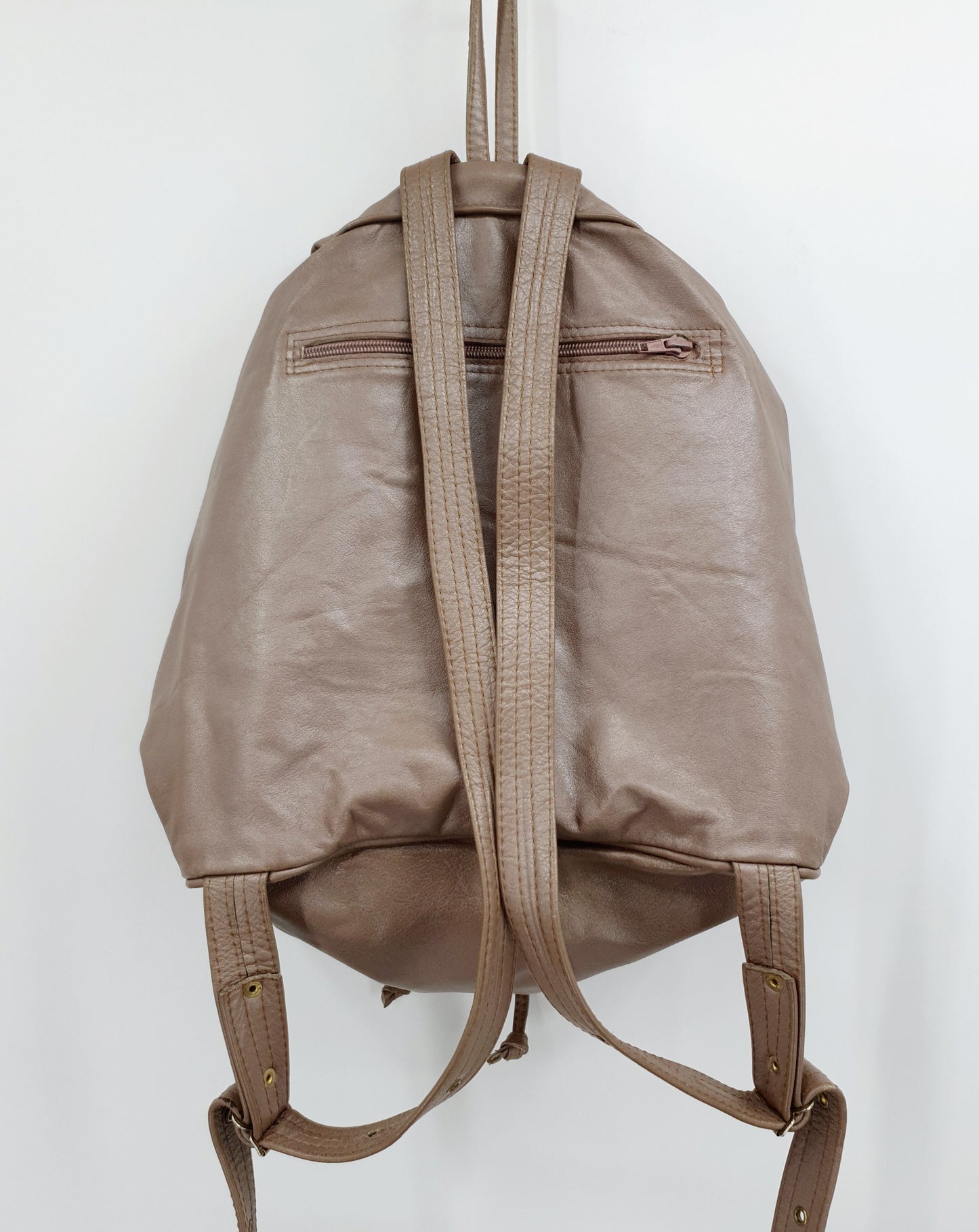 Light brown leather backpack from the 80s