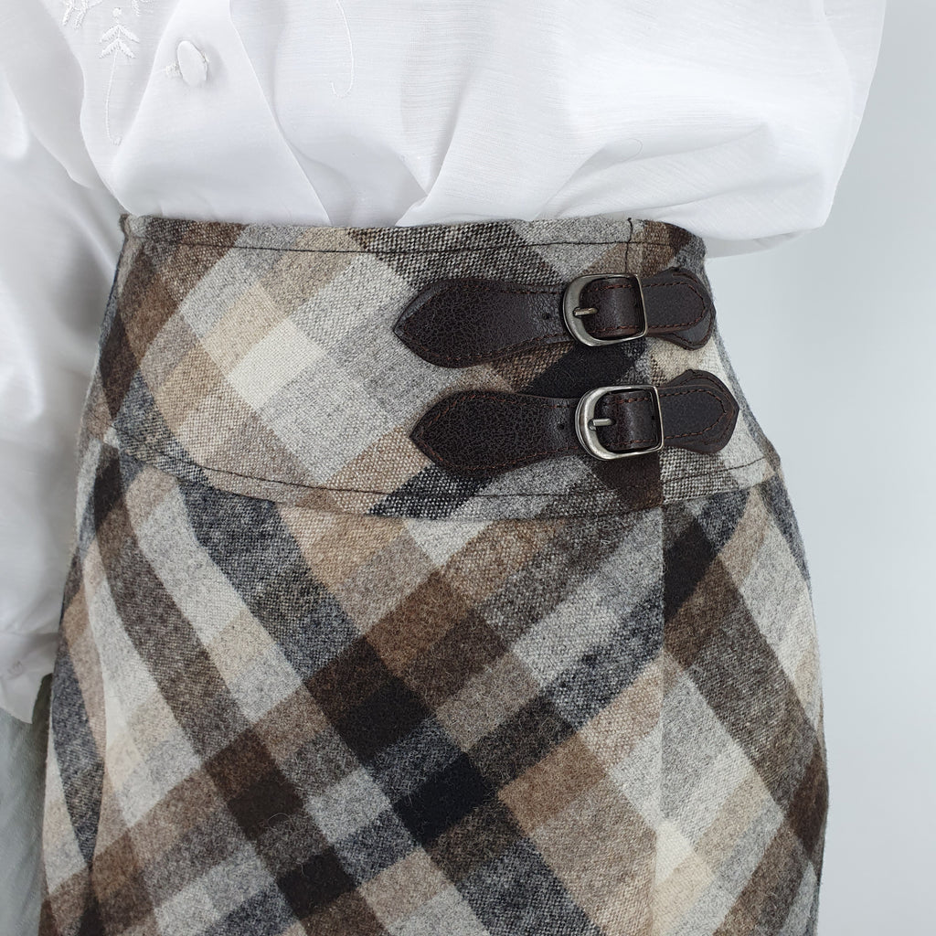 s.Oliver, short checkered autumn skirt from the 2000s, waist 76cm, size 36-38