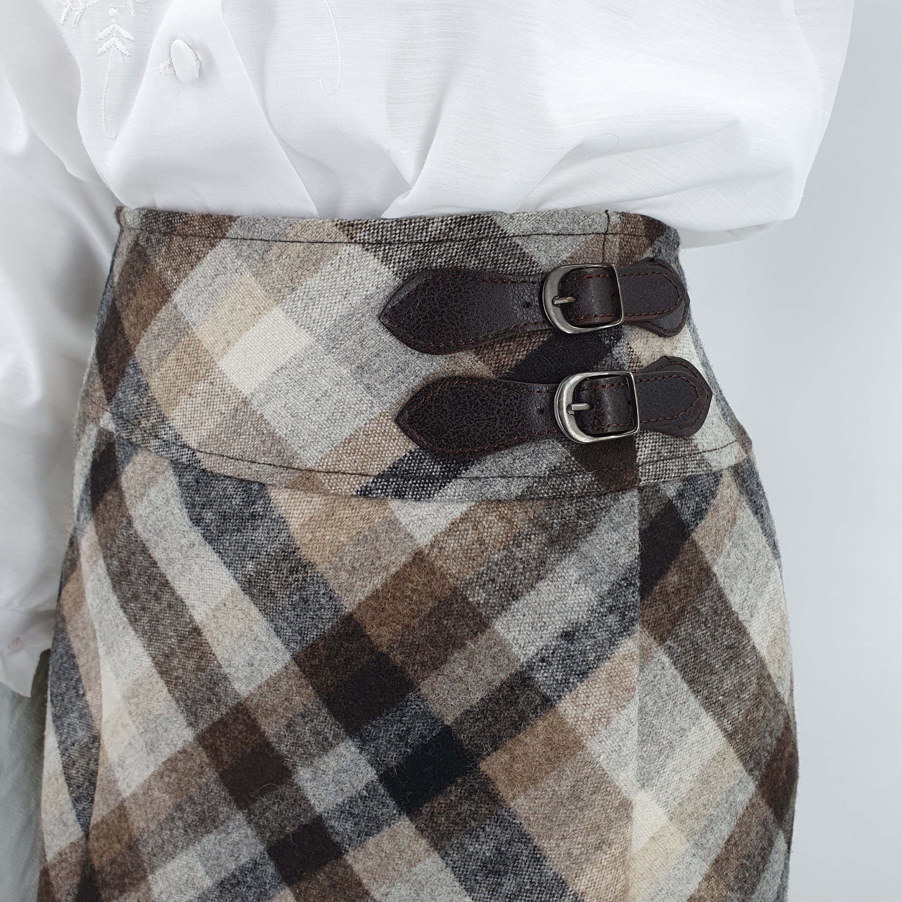 s.Oliver, short checkered autumn skirt from the 2000s, waist 76cm, size 36-38