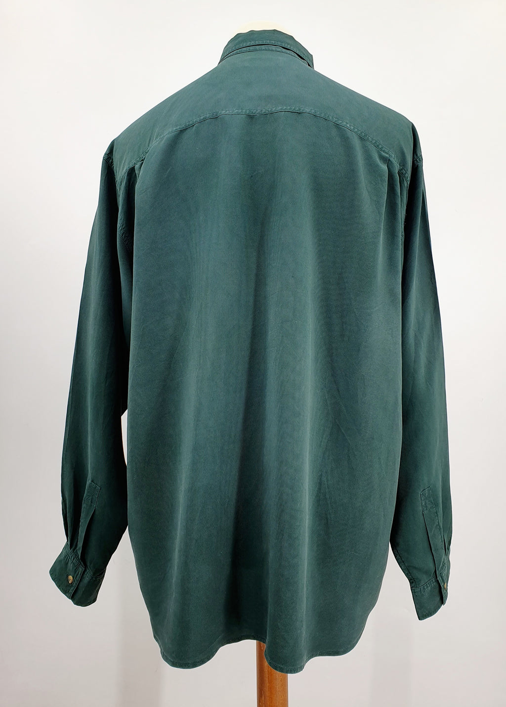 Miesten vintage silkkipaita 90-luvulta, väri metsänvihreä, koko L, kuva takaa