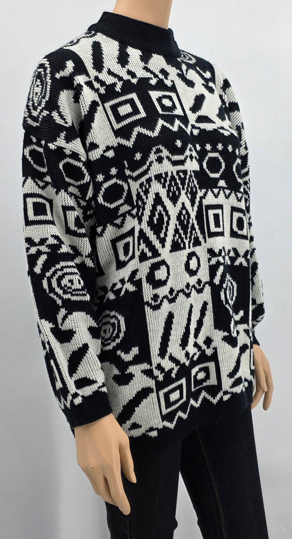Black and white sweater from the 80s, size 42-44