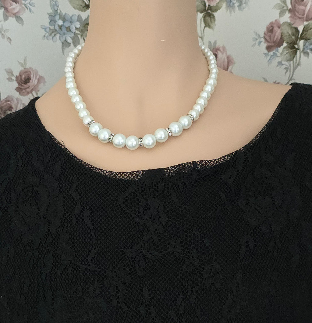 White pearl necklace from the 2000s, length 45cm