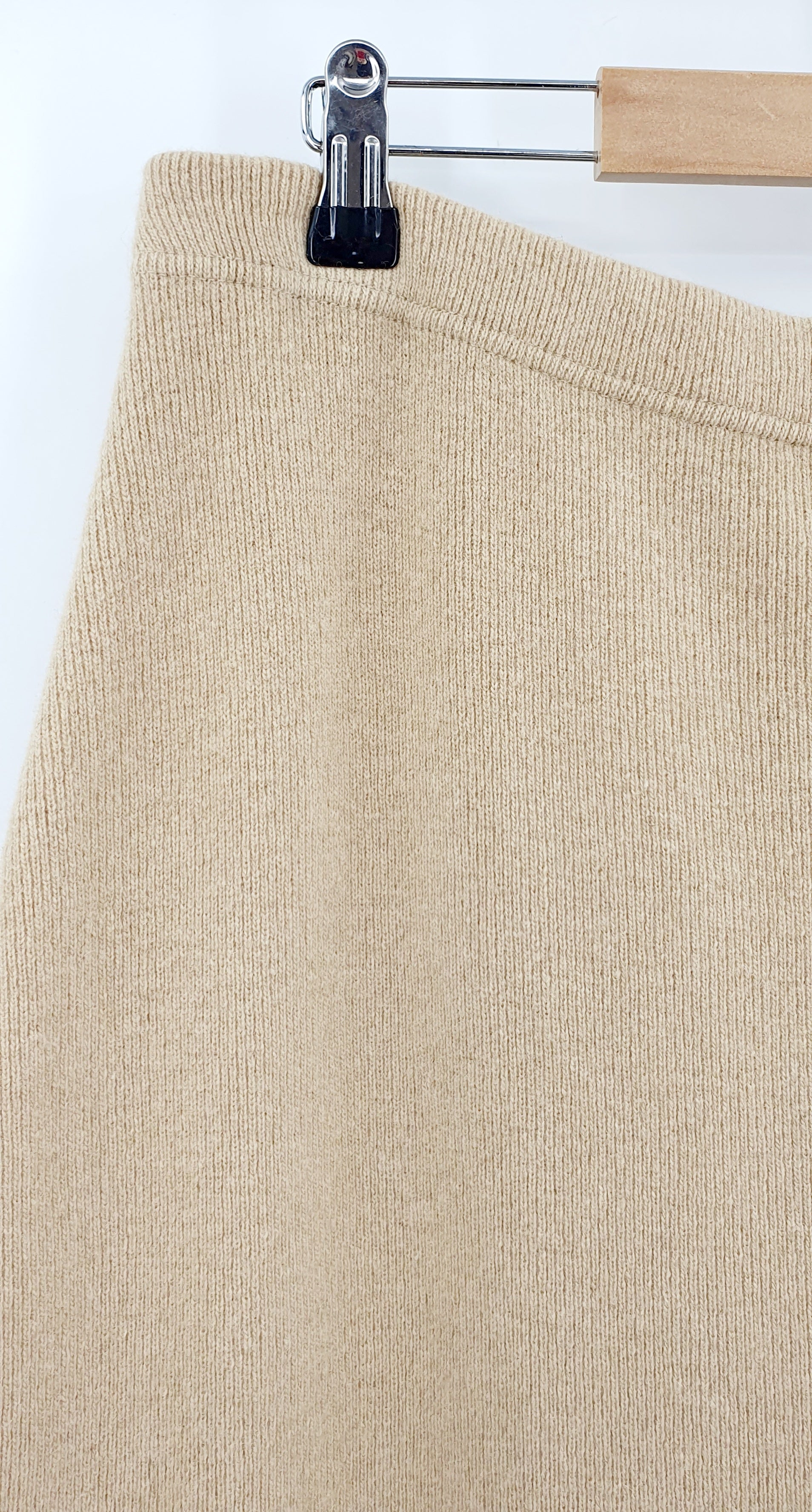 Long beige knitted skirt from the 90s, waist 85-100cm, size 44-46