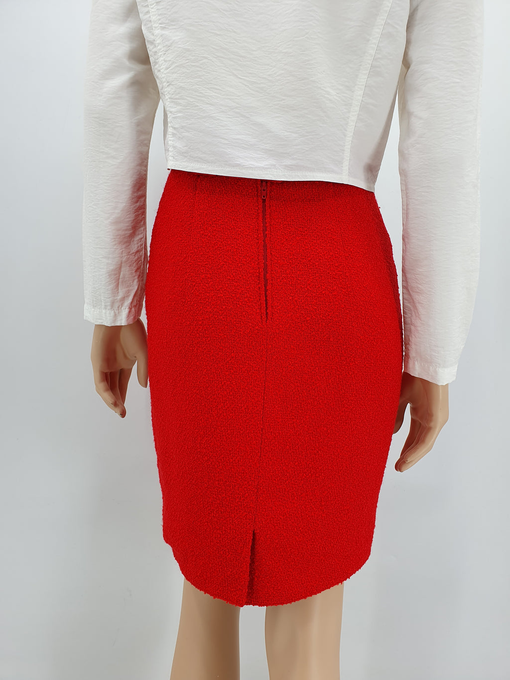 Lyhyt punainen hame, 90-luvulta, vyötärö 70cm, koko 34-36