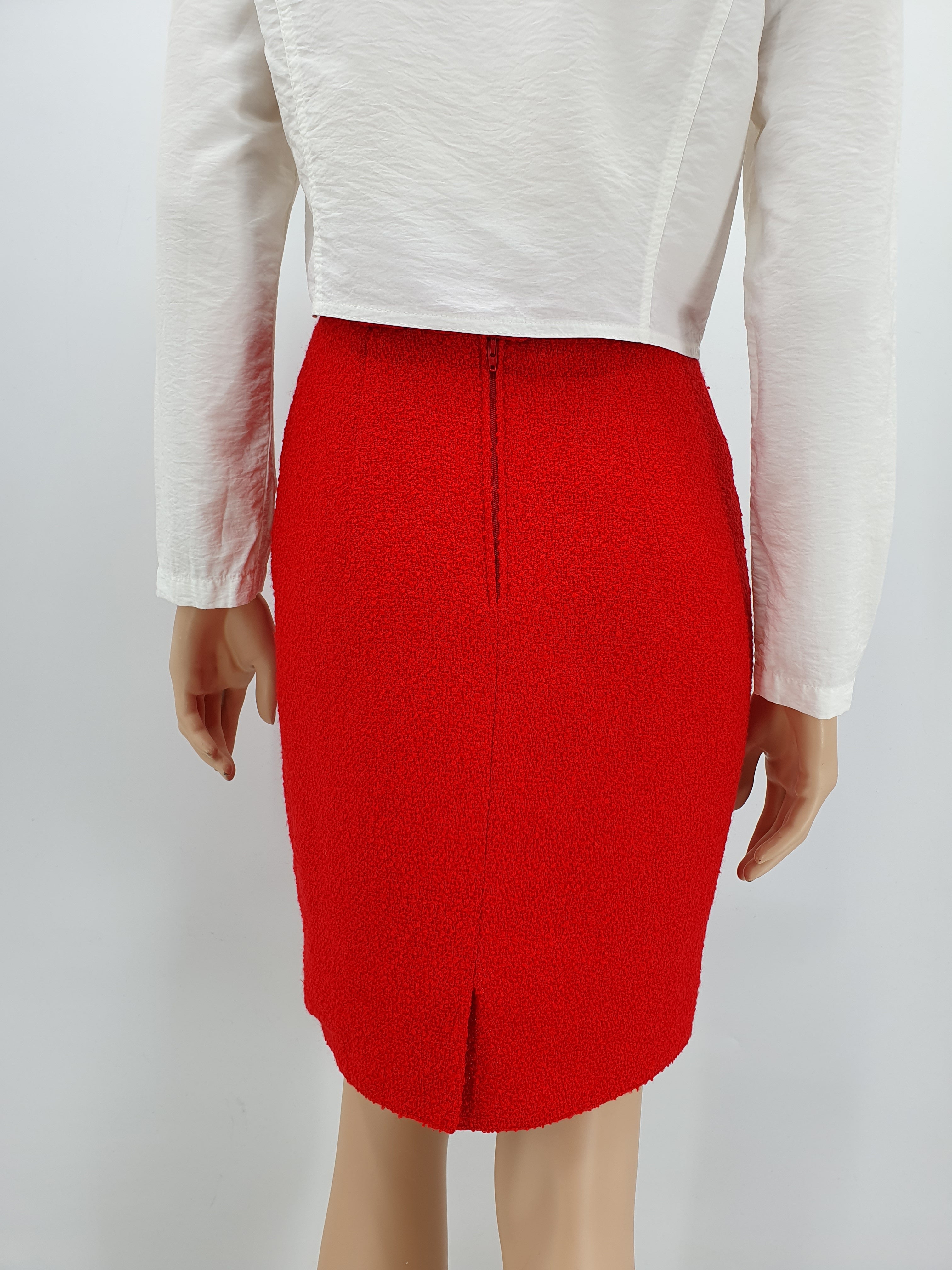 Lyhyt punainen hame, 90-luvulta, vyötärö 70cm, koko 34-36