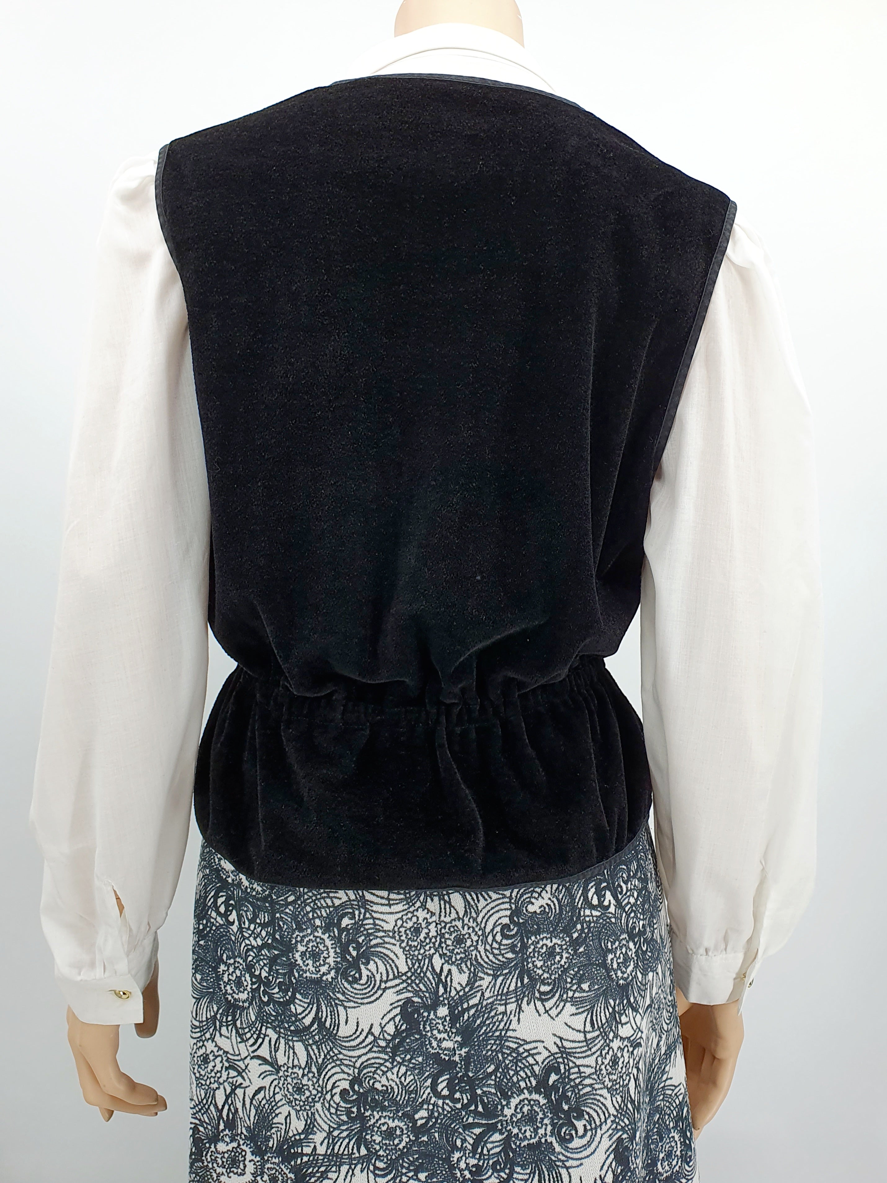 Tähtimuoti Musta samettiliivi 70-luku Koko 40-42 Kuva takaa