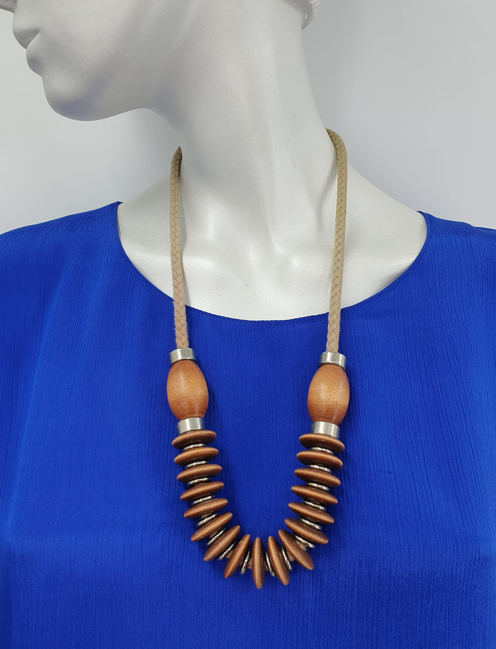 Aarikka, "Kehäkukka" necklace from the 80s, color light brown, length 65cm