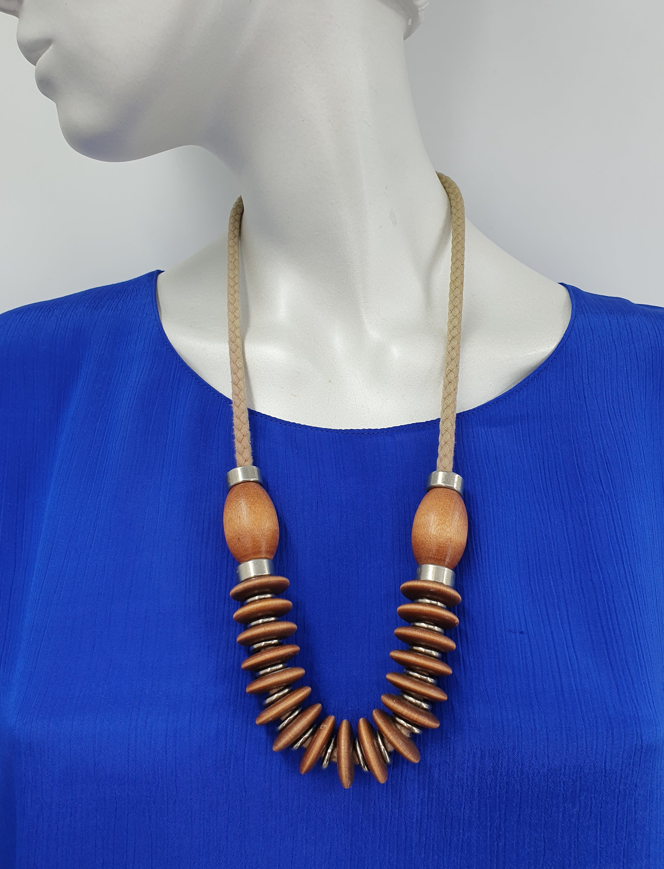 Aarikka, "Kehäkukka" necklace from the 80s, color light brown, length 65cm