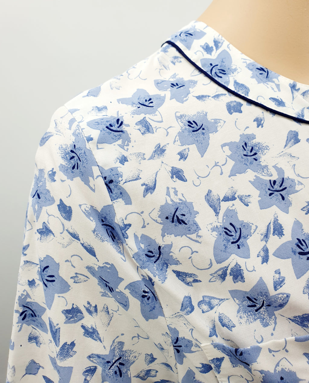 Tuomi-Tuote, blue floral women's vintage shirt from the 80s-90s, size 38-40