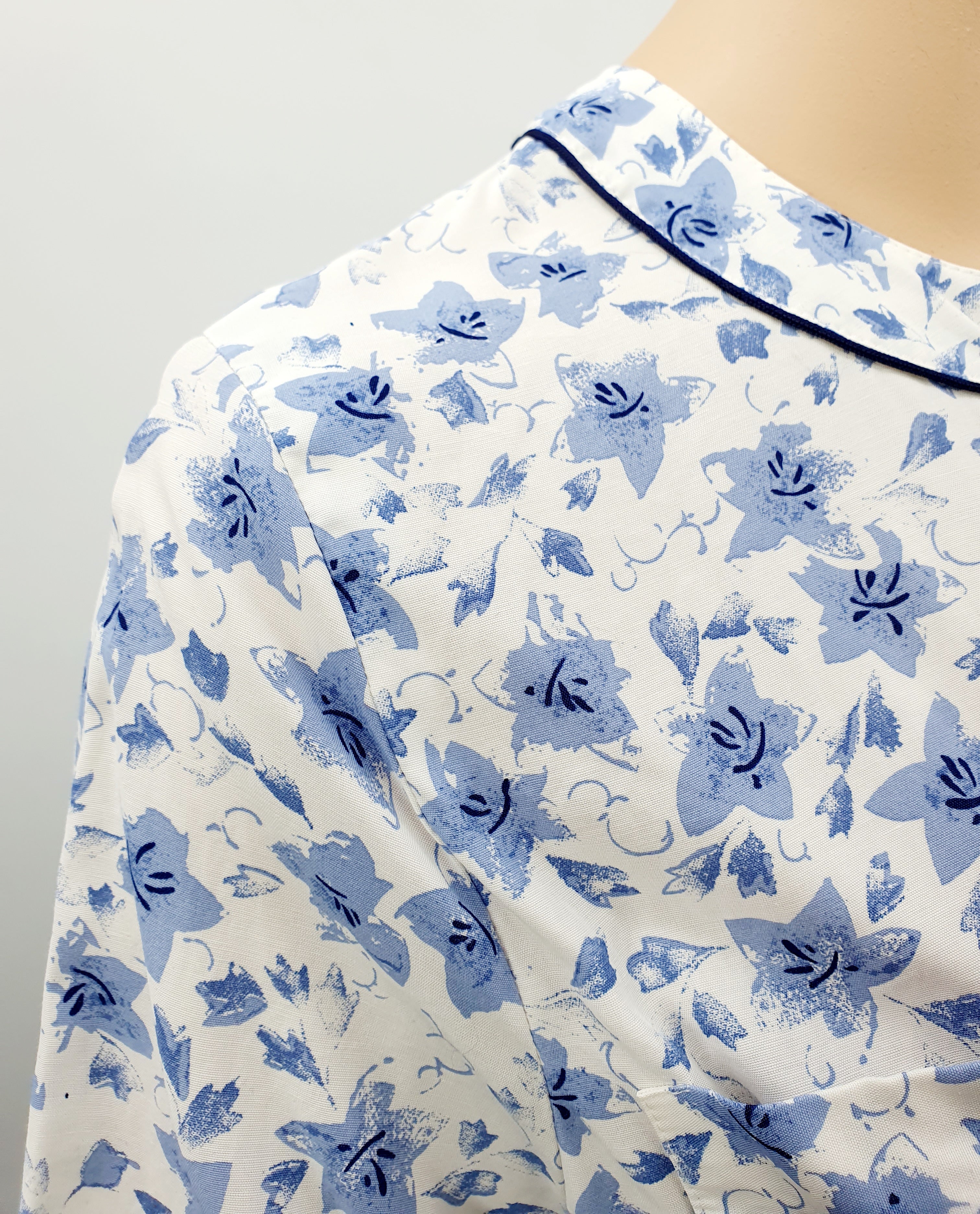 Tuomi-Tuote, blue floral women's vintage shirt from the 80s-90s, size 38-40
