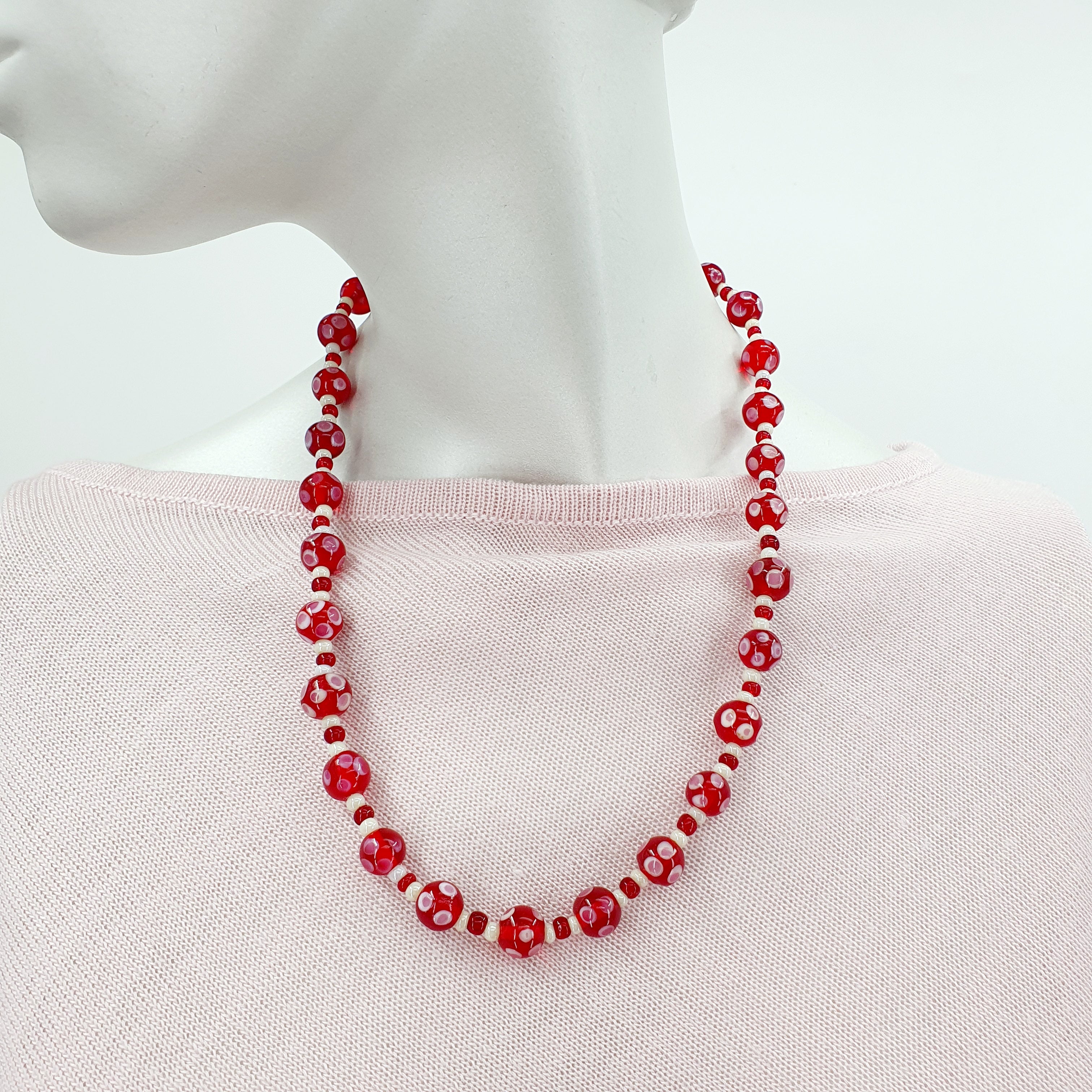 Red and white glass bead necklace, length 53cm