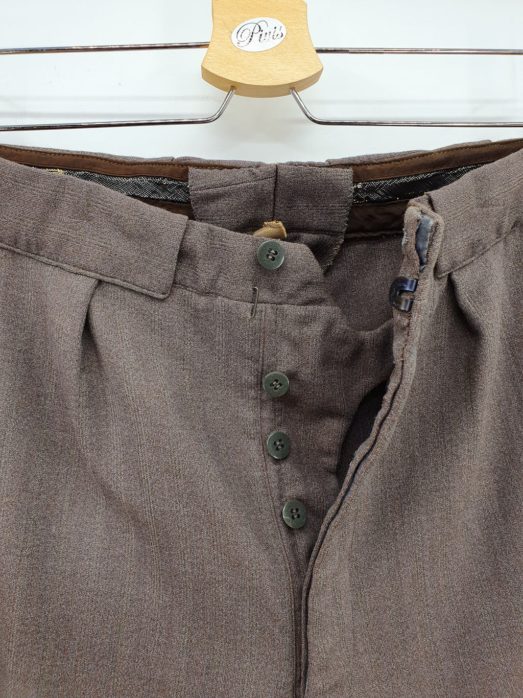 Miesten villakangashousut 50-luvulta, väri harmaanruskea, kuva vyötäröstä