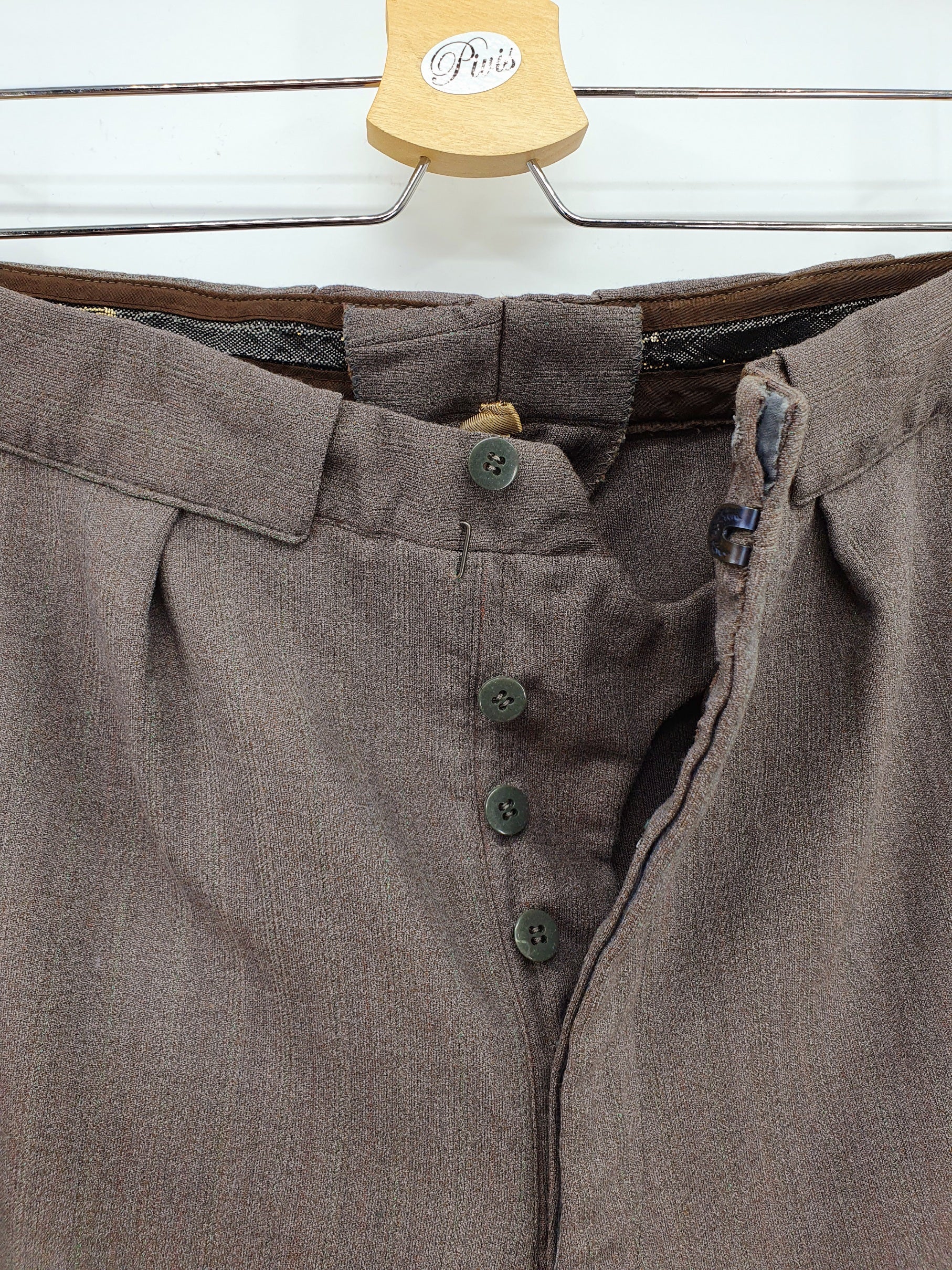 Miesten villakangashousut 50-luvulta, väri harmaanruskea, kuva vyötäröstä