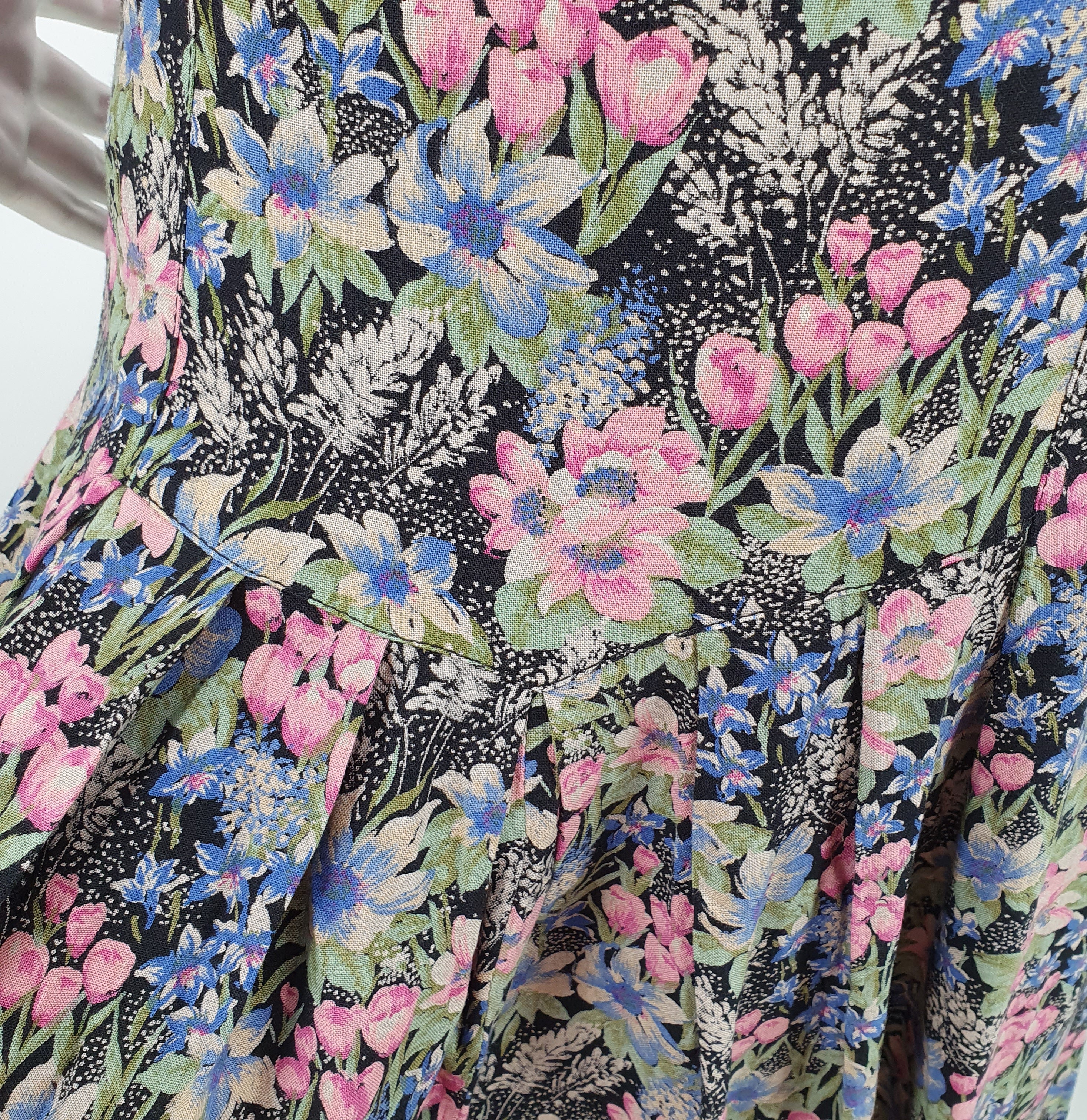 Jil's, black floral patterned skirt from the 80s, waist 70cm, size 36/38