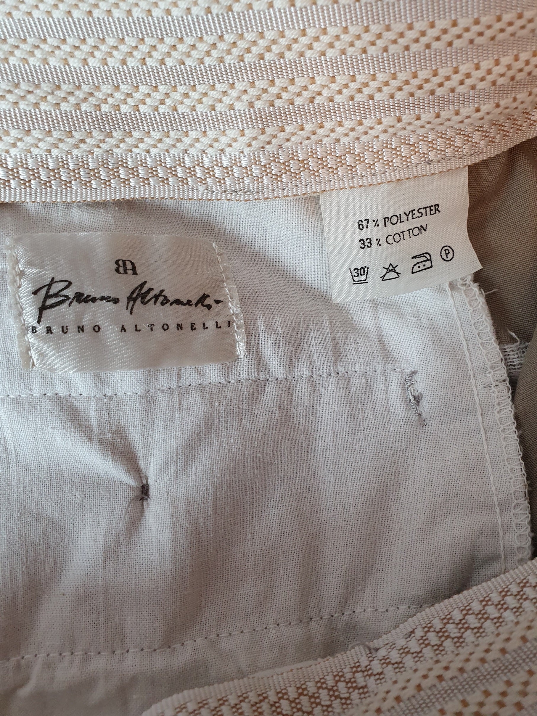 Bruno Altonelli miesten suorat housut 90-luvulta, väri beige, kuva tuotelapusta