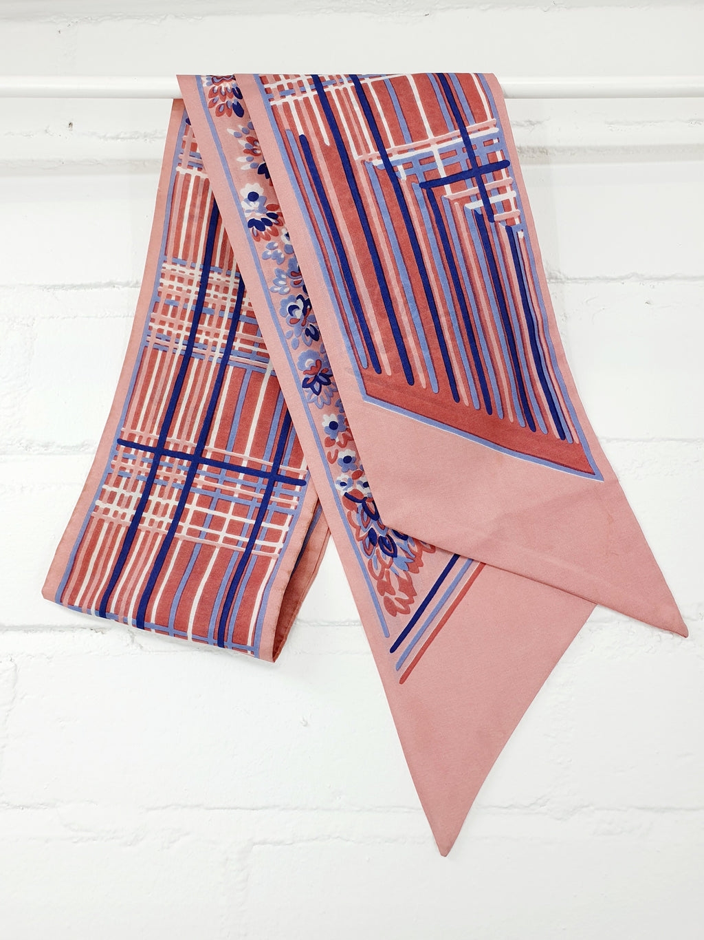 Pitkänmallinen huivi 80-luvulta, roosanvärinen kuviointi, vintage scarf from 80s