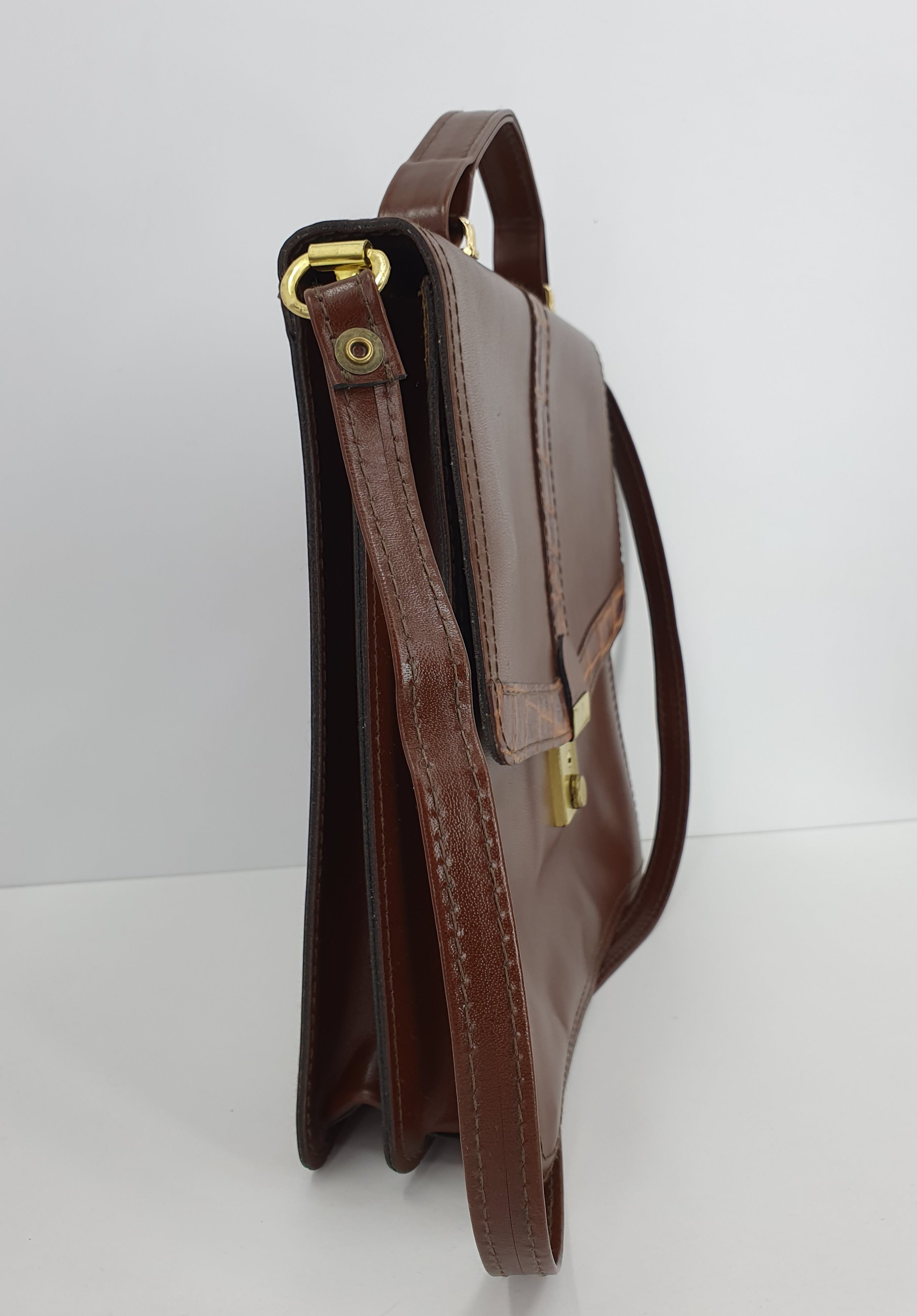 Cognac brown shoulder bag from the 90s