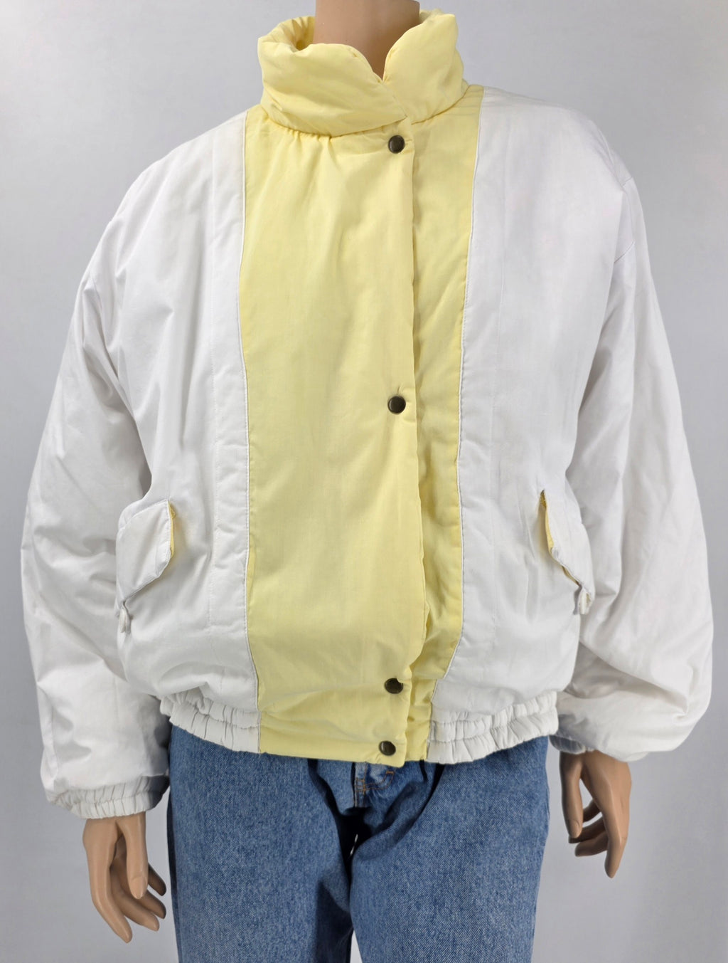 Keltavalkoinen toppatakki 80-luvulta 