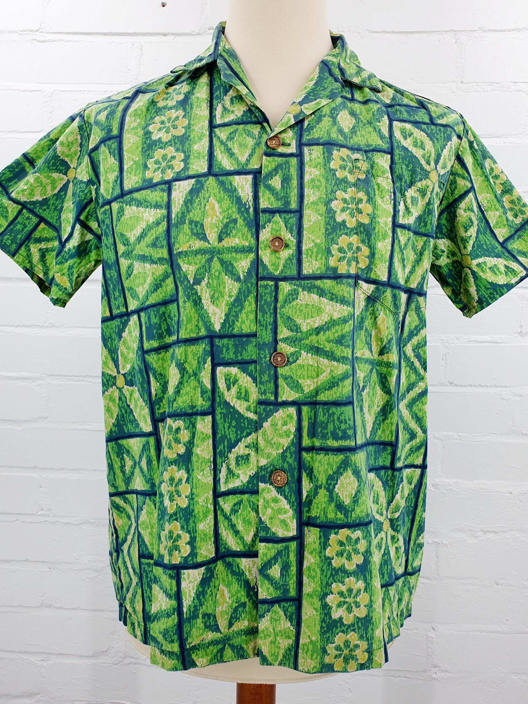 Ui-Maikai, aito miesten vintage hawaii-paita 1960-luvulta, vihreän sävyinen graafinen kuviointi