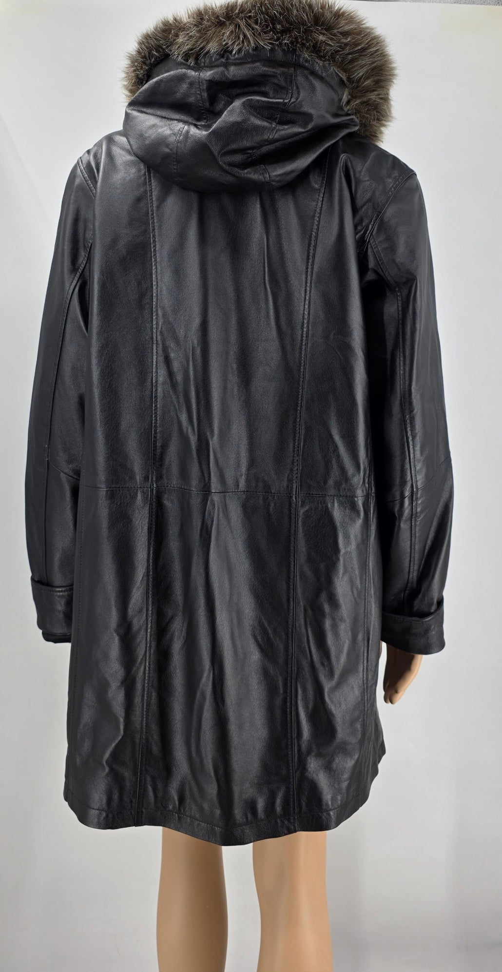 Musta hupullinen nahkatakki tikkivuorella 90-2000-luvulta, koko 44