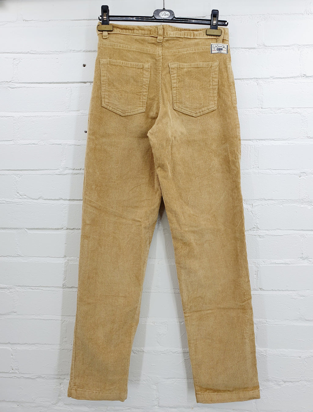 Beigen väriset vakosamettihousut, vintagesammarit 90-2000-luvulta, kuva takaa