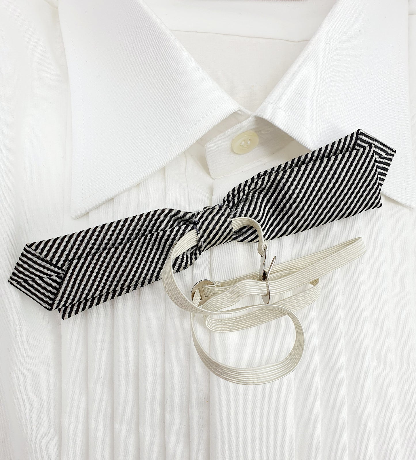 Vintage bow tie from the 50s-60s, black and white striped pattern