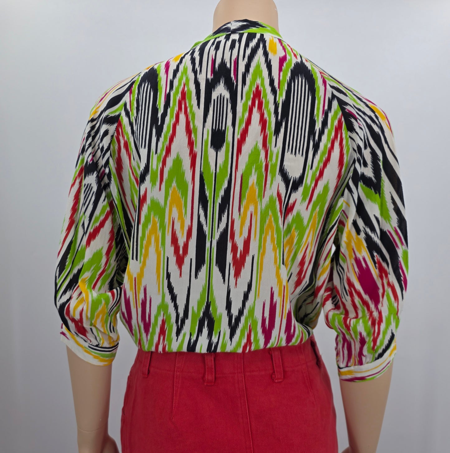 Colorful shawl collar shirt, half-length sleeves, size 38-40