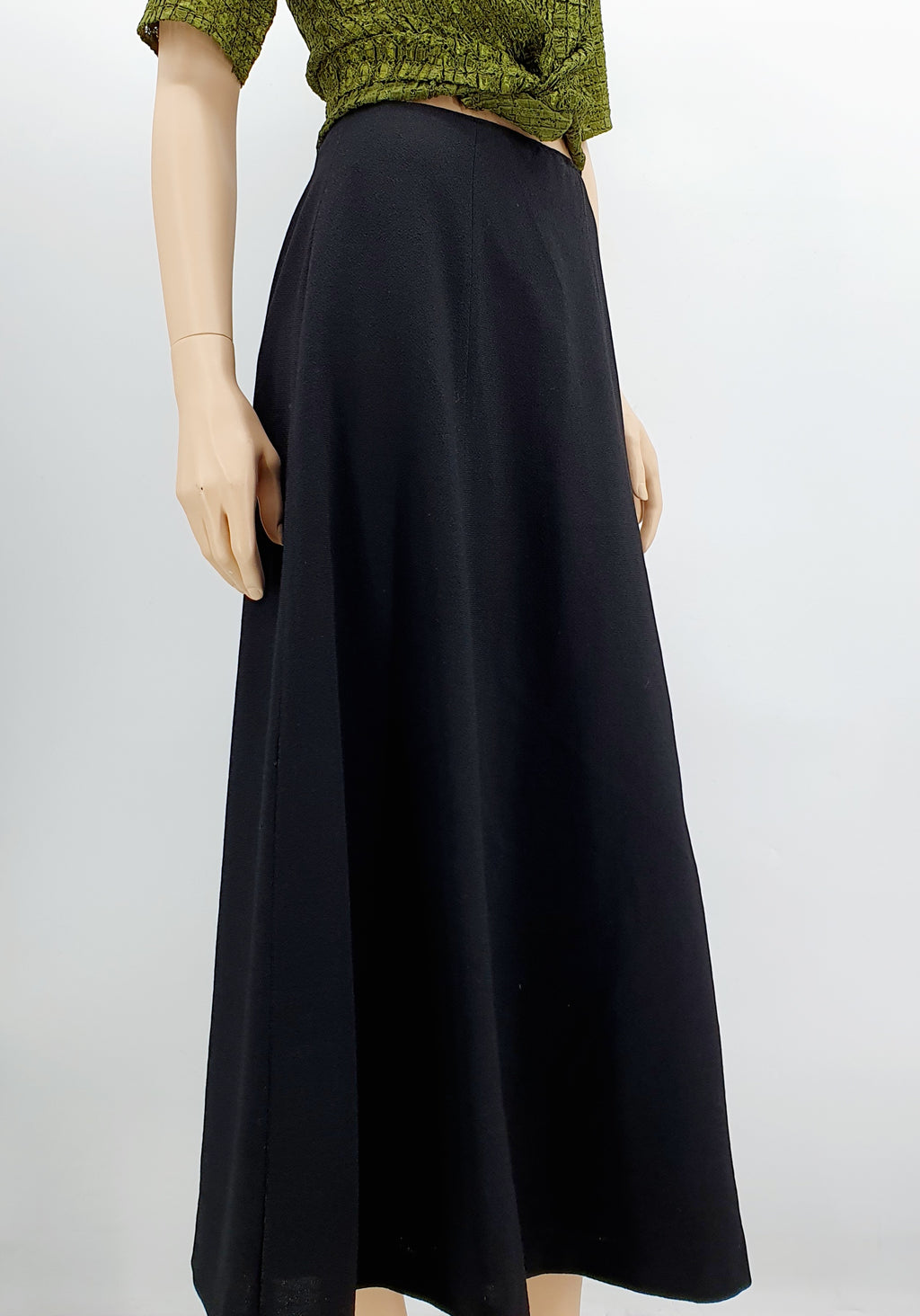 Musta A-linjainen maxihame, koko 34-36