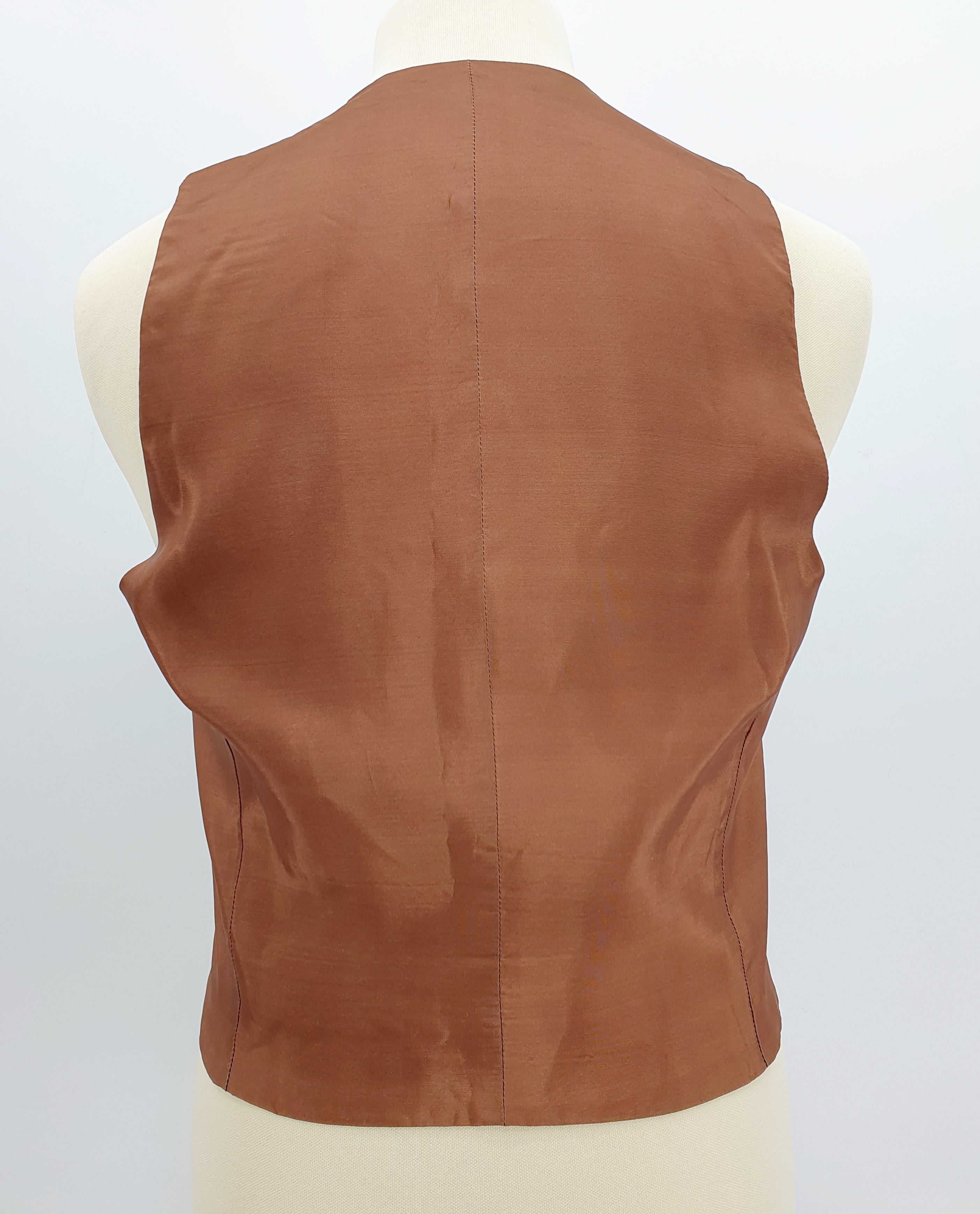 Ruutukuvioinen miesten pukuliivi Vintage 70-luvulta Kuva selkäpuolelta