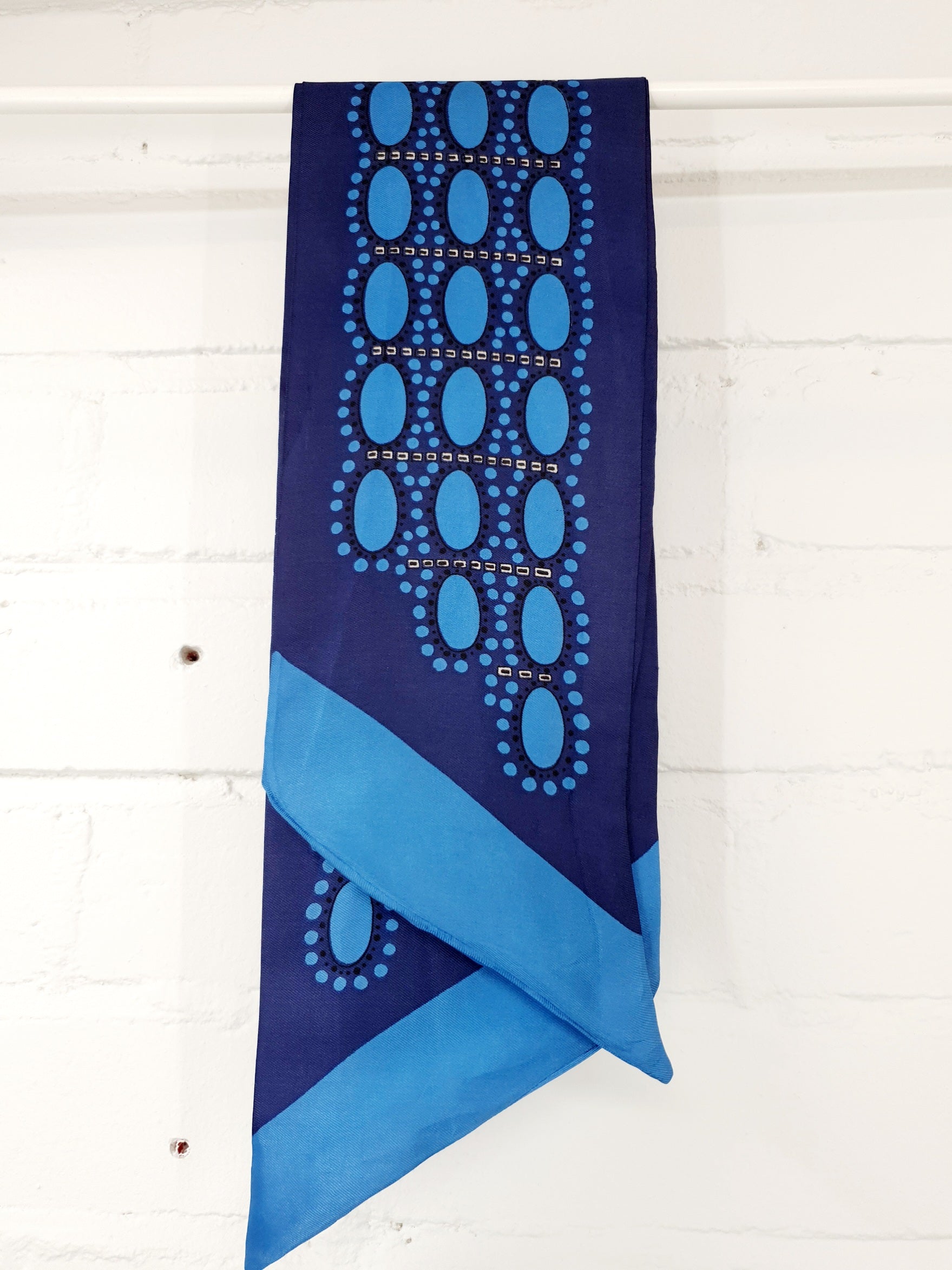 Sininen pitkä vintage asustehuivi 80-luvulta, blue 80s scarf, 