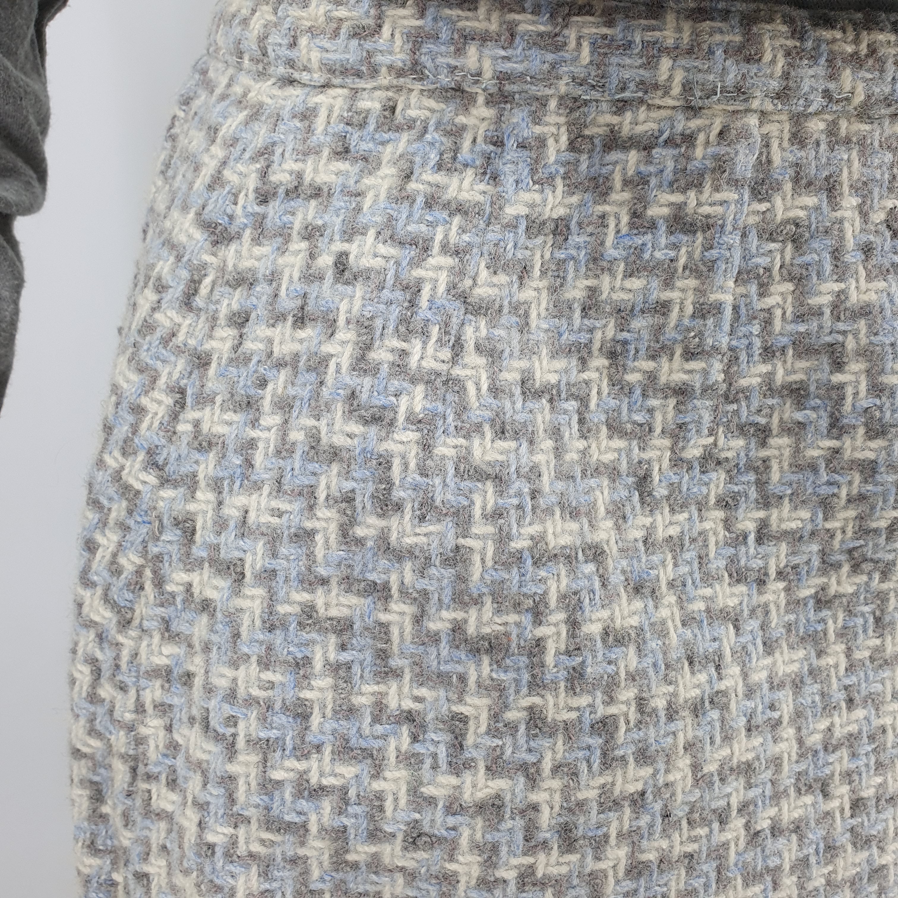 Knee-length wool skirt from the 80s-90s, belt 70cm, size 36