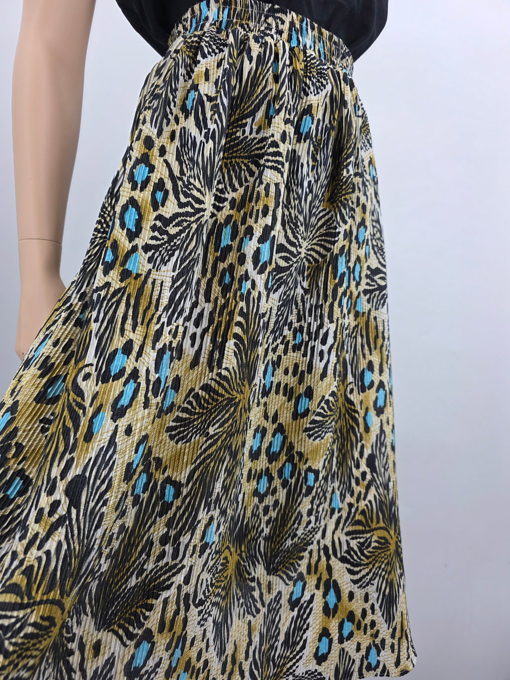 Pleated skirt from the 90s-2000s, waist 60-80cm, size 34-36-38