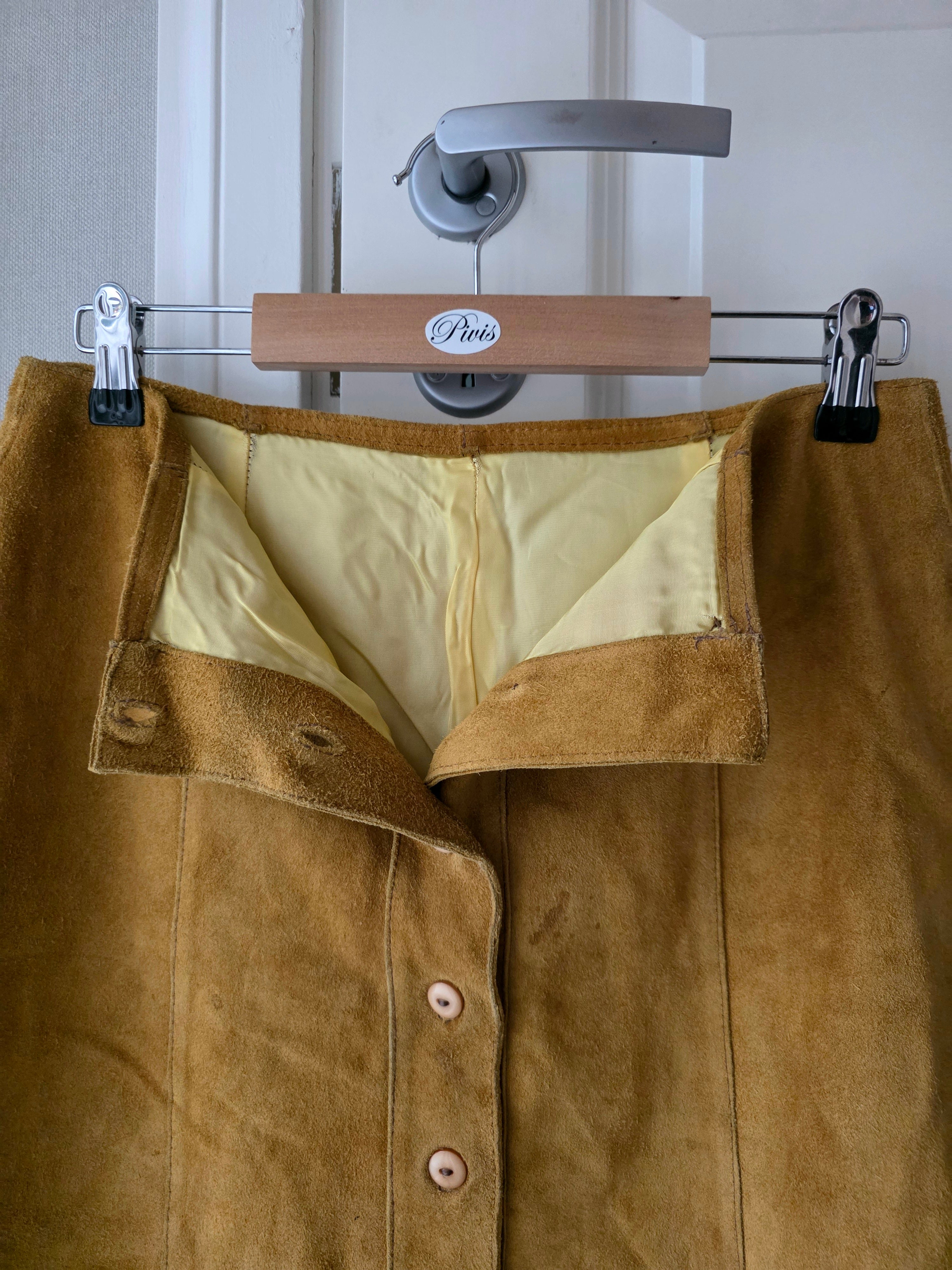 Yellow suede skirt from the 60s-70s, waist 74cm, size 36