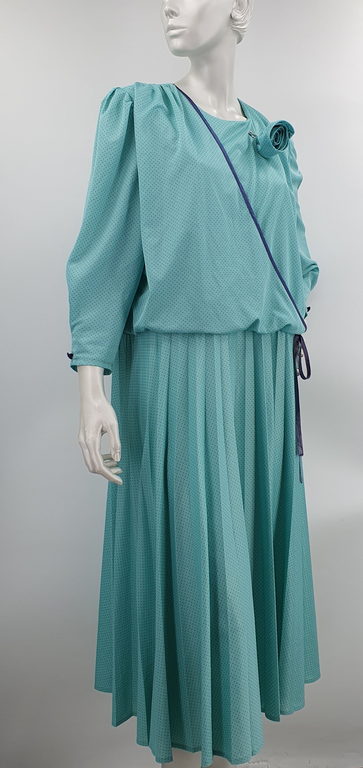 Eurofashion, English vintage dress, from the 80s, size 40-42-(44)
