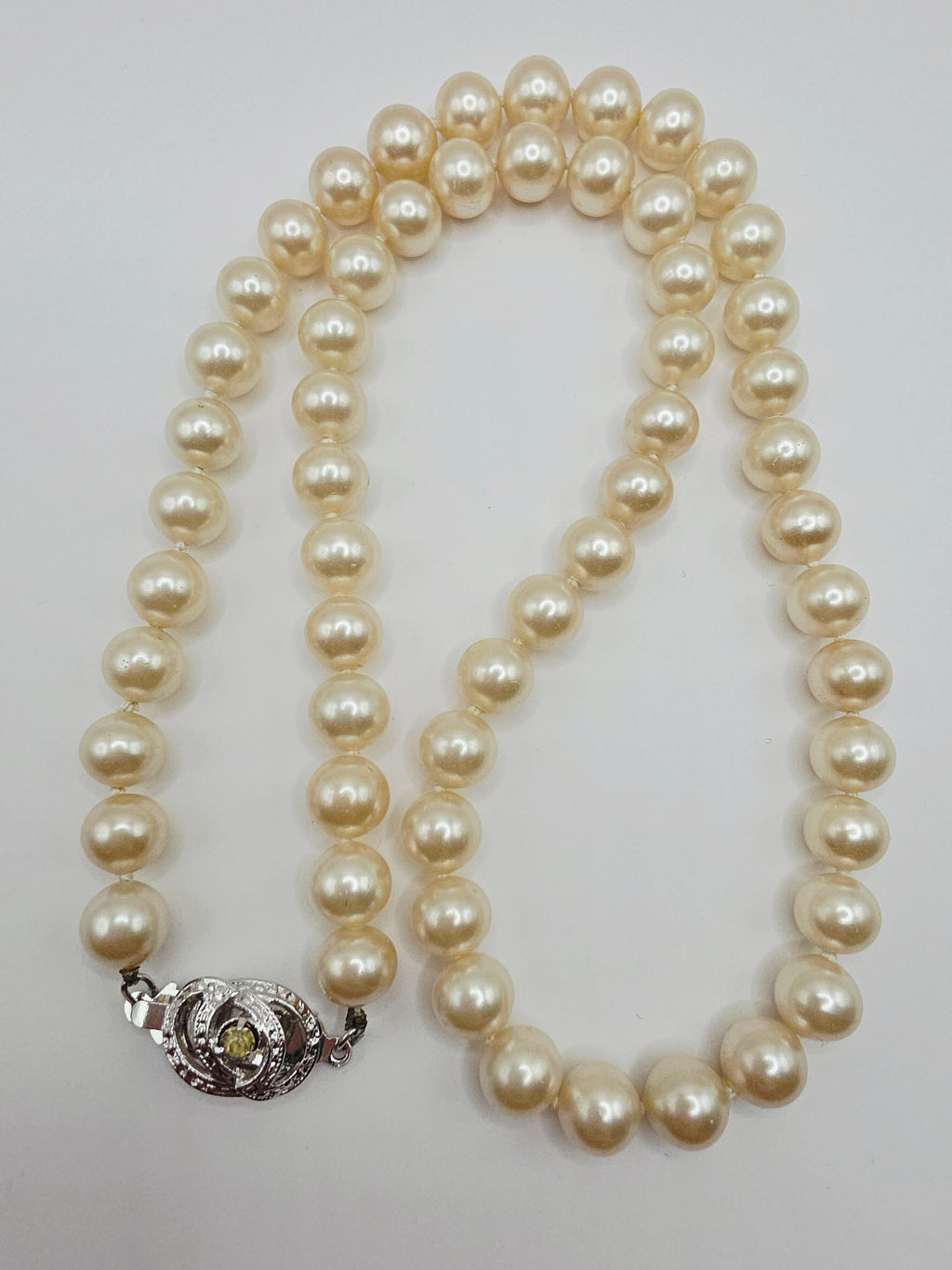 Light pearl necklace from the 80s-90s, length 46cm