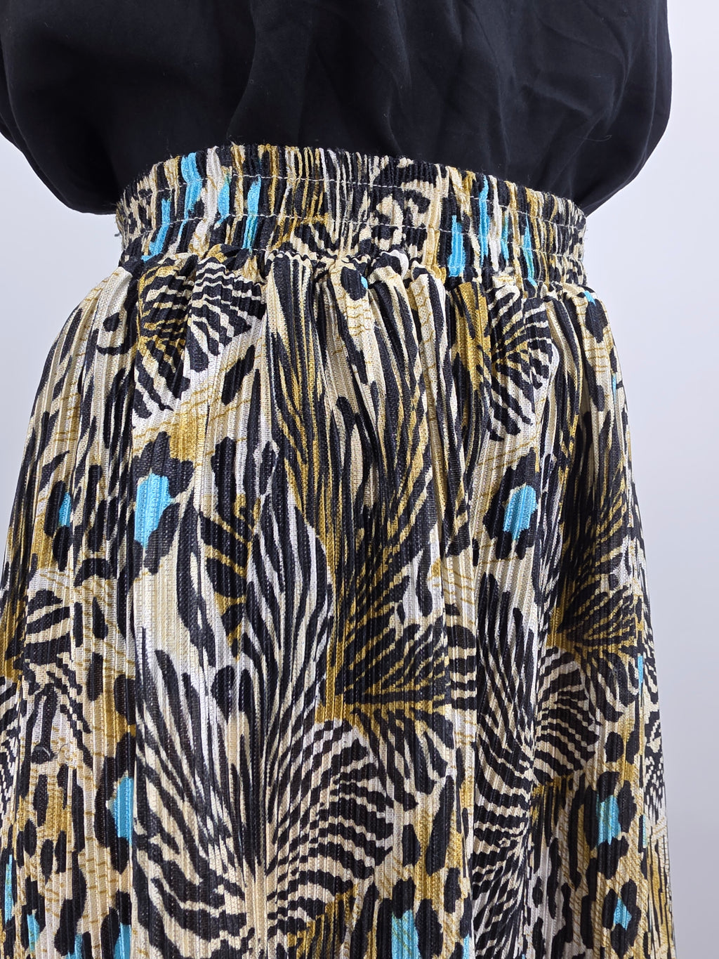 Pleated skirt from the 90s-2000s, waist 60-80cm, size 34-36-38