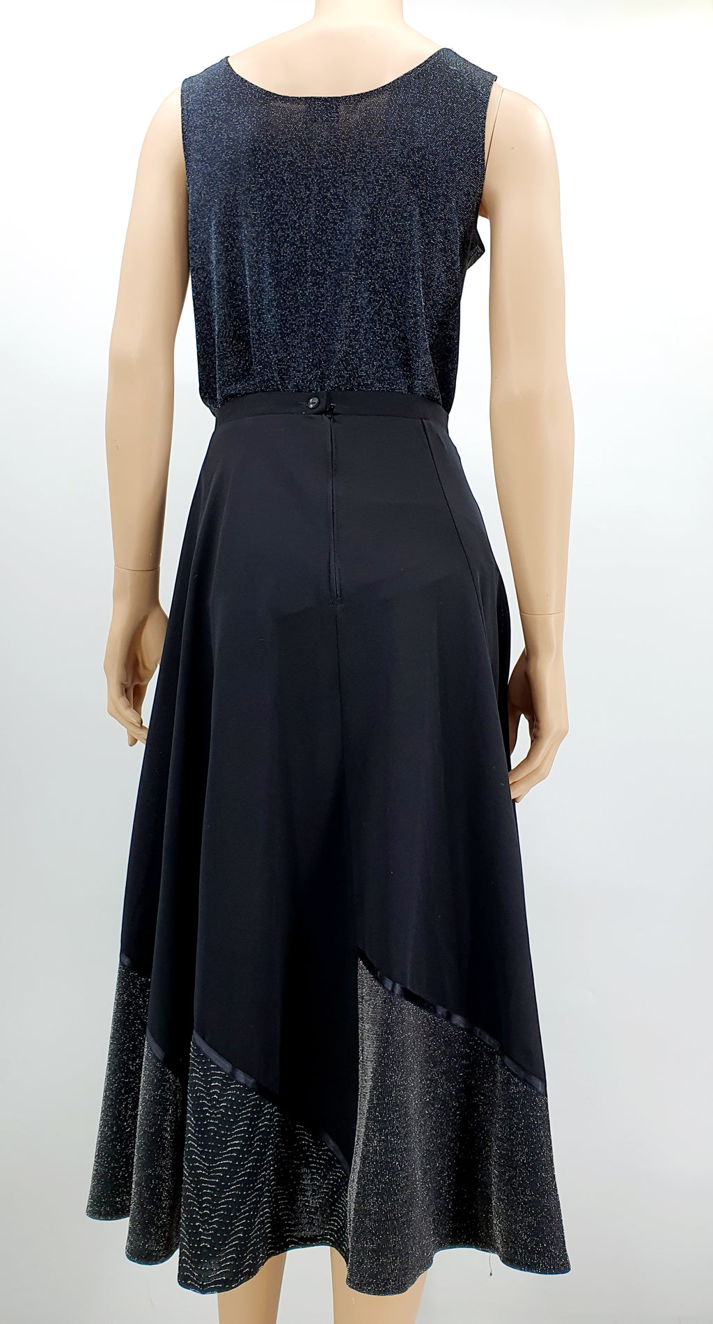 Black party skirt from the 80s, bell skirt, waist 76cm, size 38