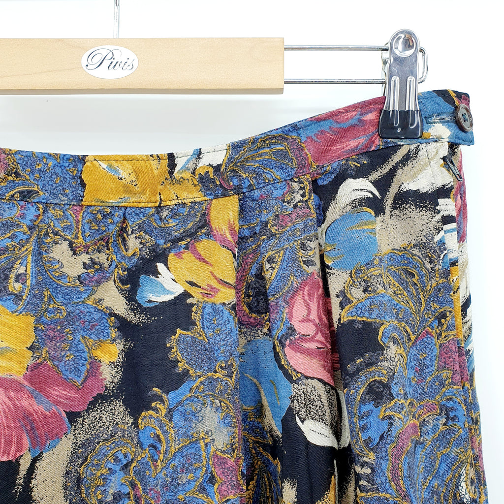 Floral patterned viscose skirt from the 80s-90s, waist 74cm, size 36(38)