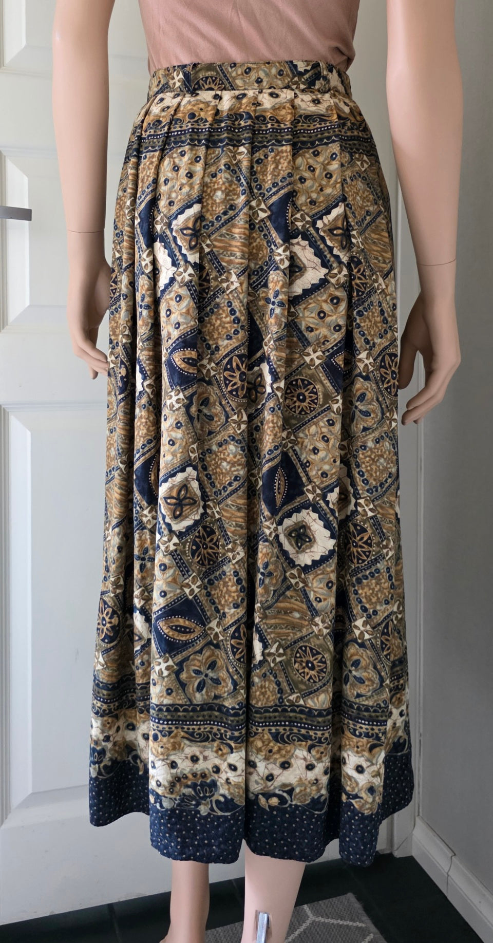 Hammer, 90s viscose skirt, waist 76cm, size 38