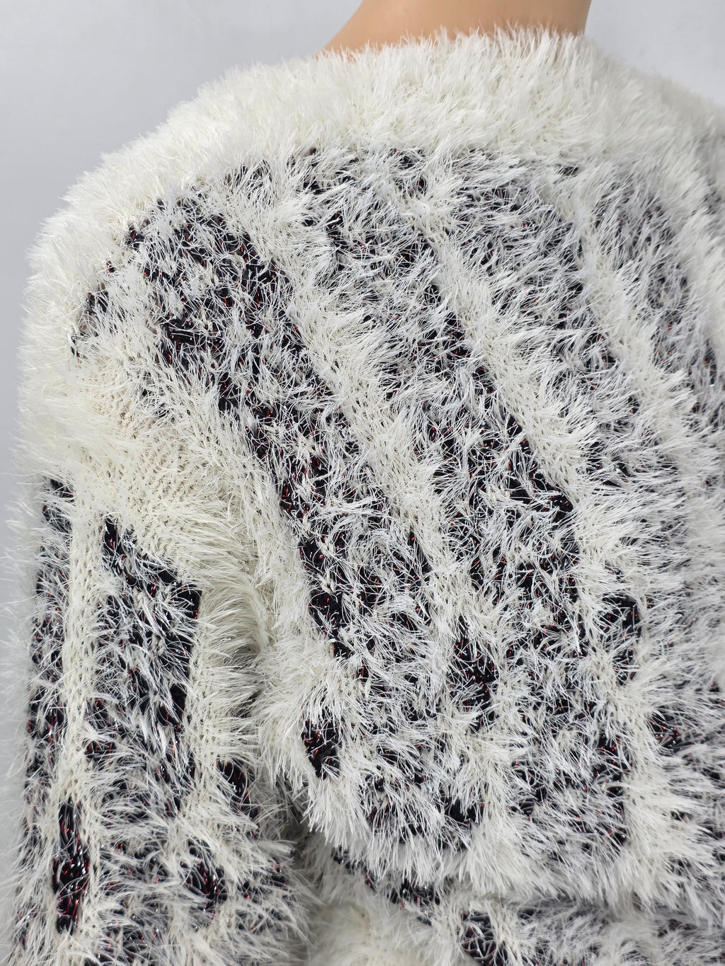 Black and white fluffy sweater from the 80s, size 36-38