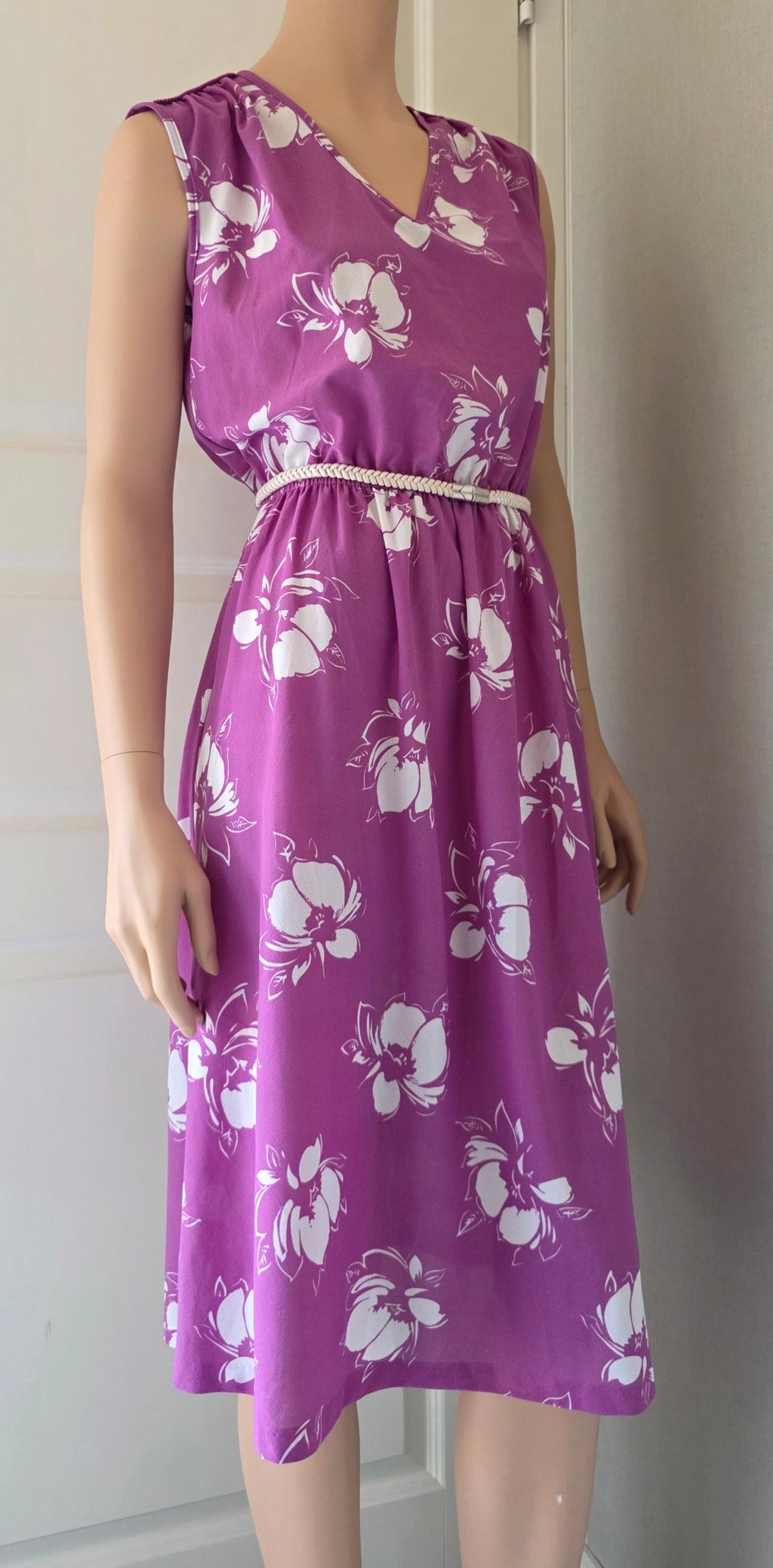 Lilan värinen hihaton kesämekko 80-luvulta, koko 38-40