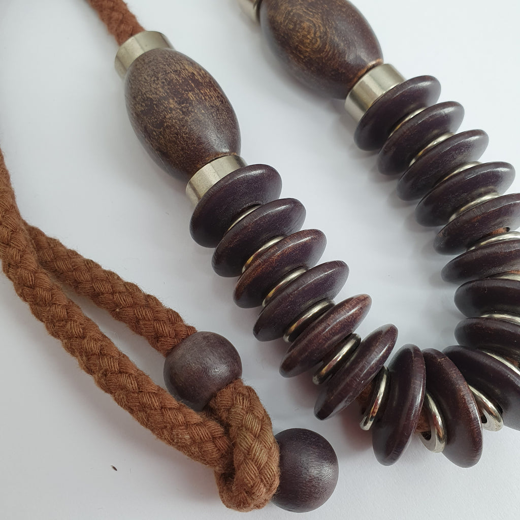 Aarikka, Kehäkukka-necklace from the 80s, color plum/brown, length 65cm