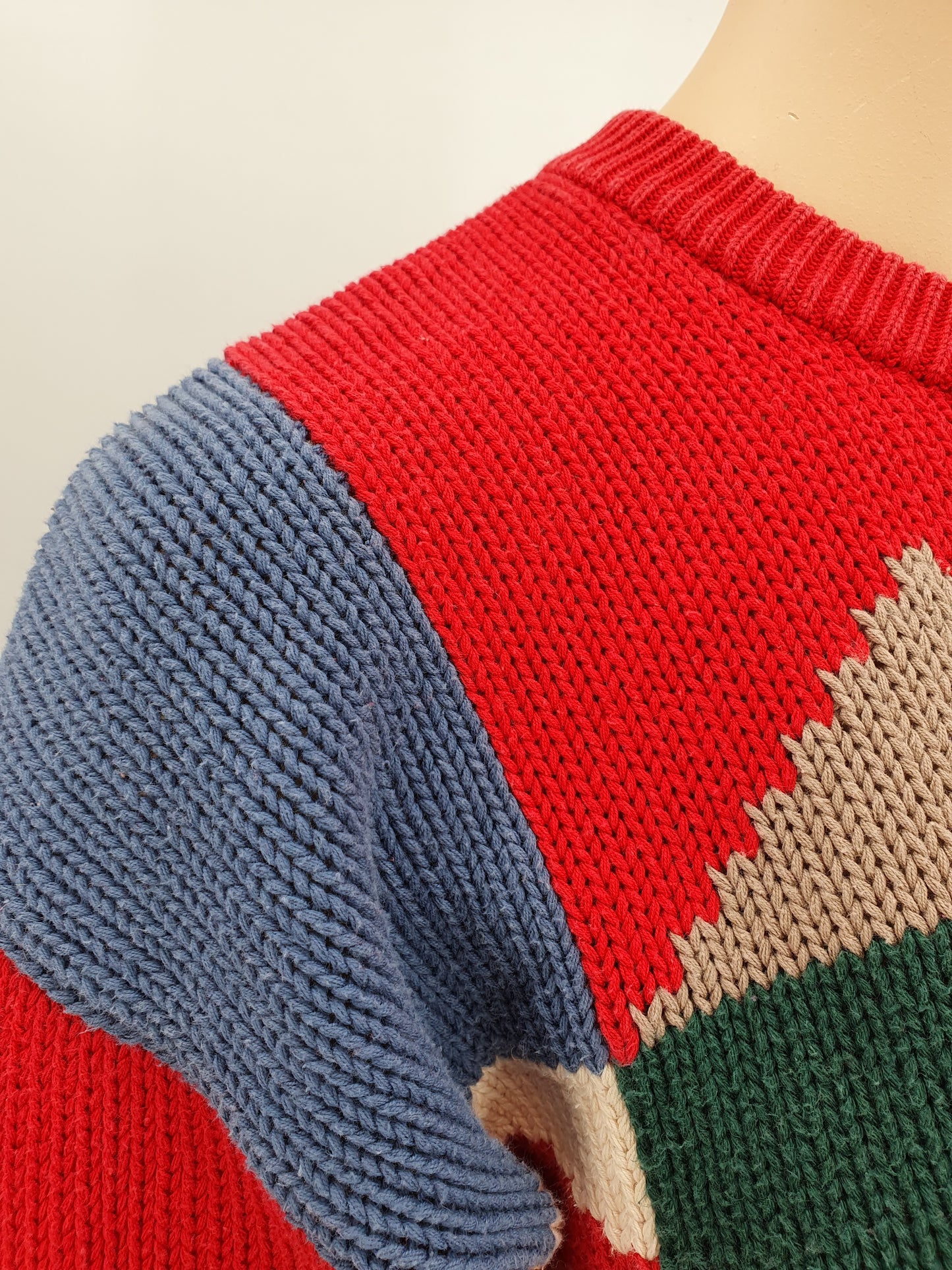 Duck-themed sweater from the 80s-90s, size 36-38